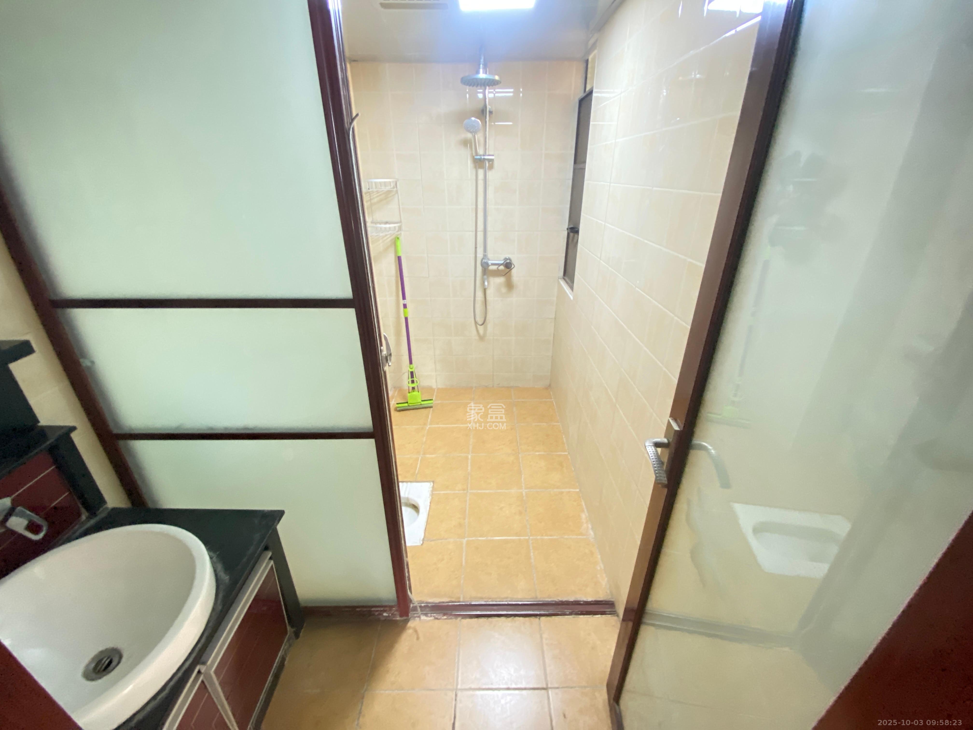 钱隆樽品(一、二、三期) 2室2厅1卫 1800.0元/月 钱隆樽品(一、二、三期) 2室2厅1卫 1800.0元/月室内图