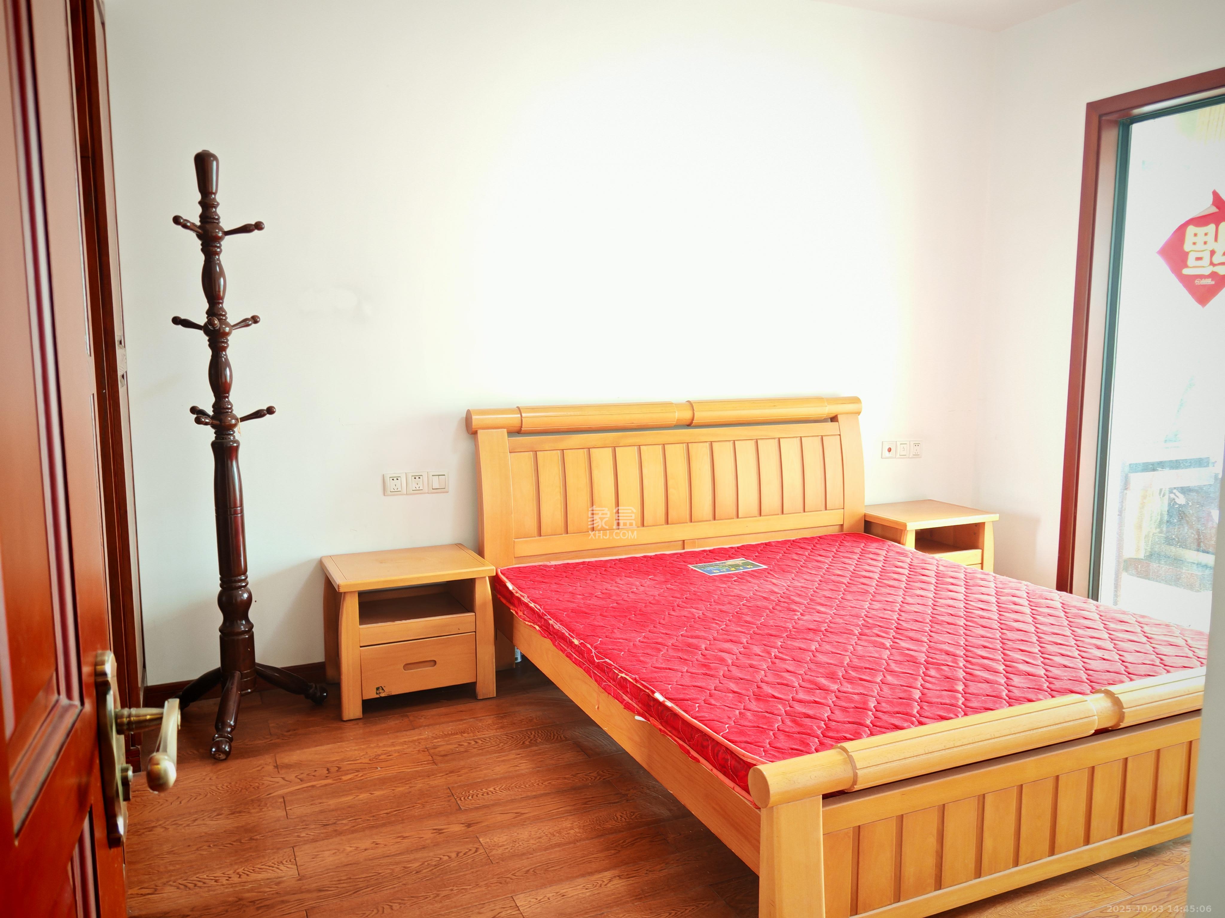 莱茵城  3室2厅2卫    2300.0元/月室内图