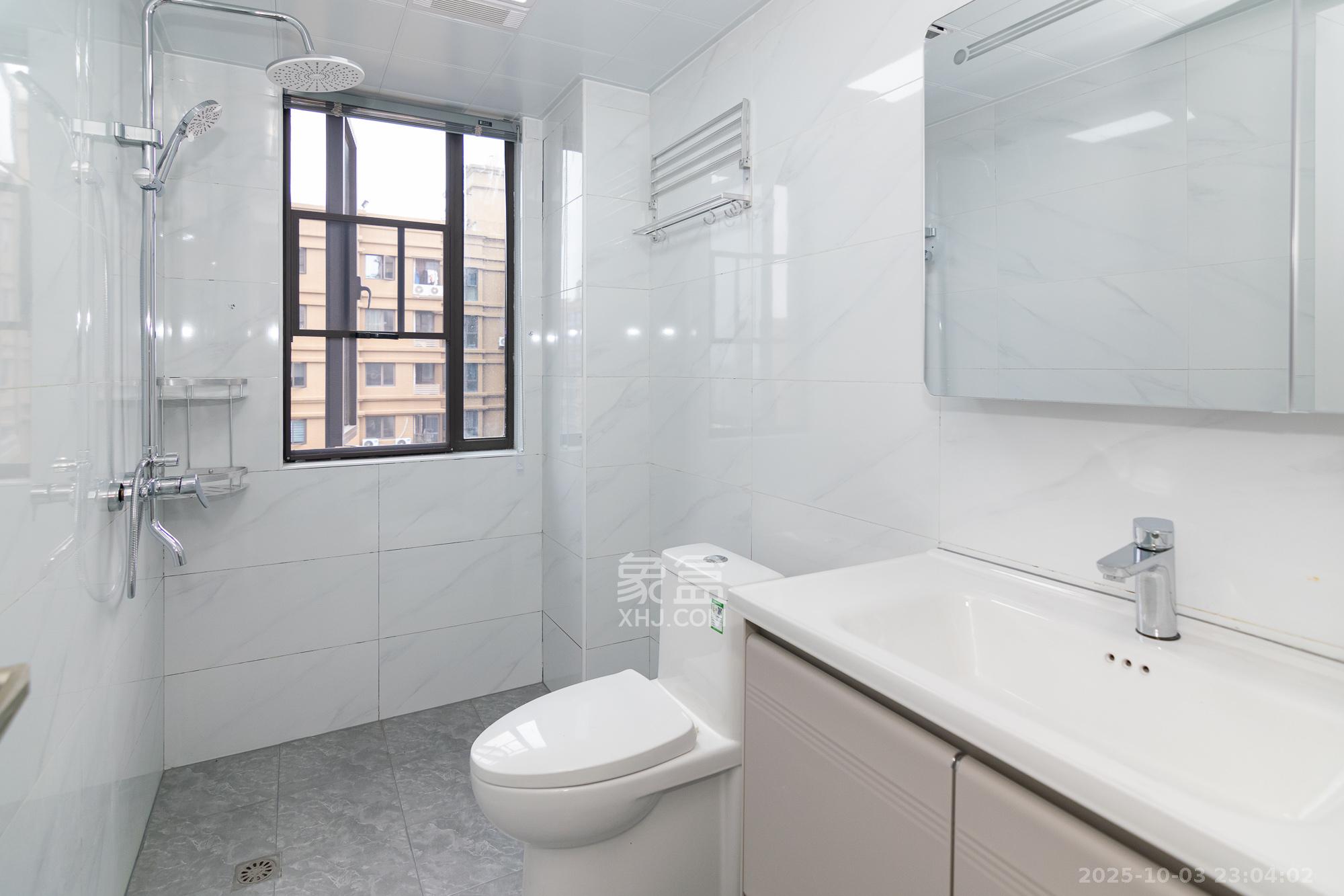 润和美郡（润和紫郡五期）  3室2厅2卫    88.8万卫生间