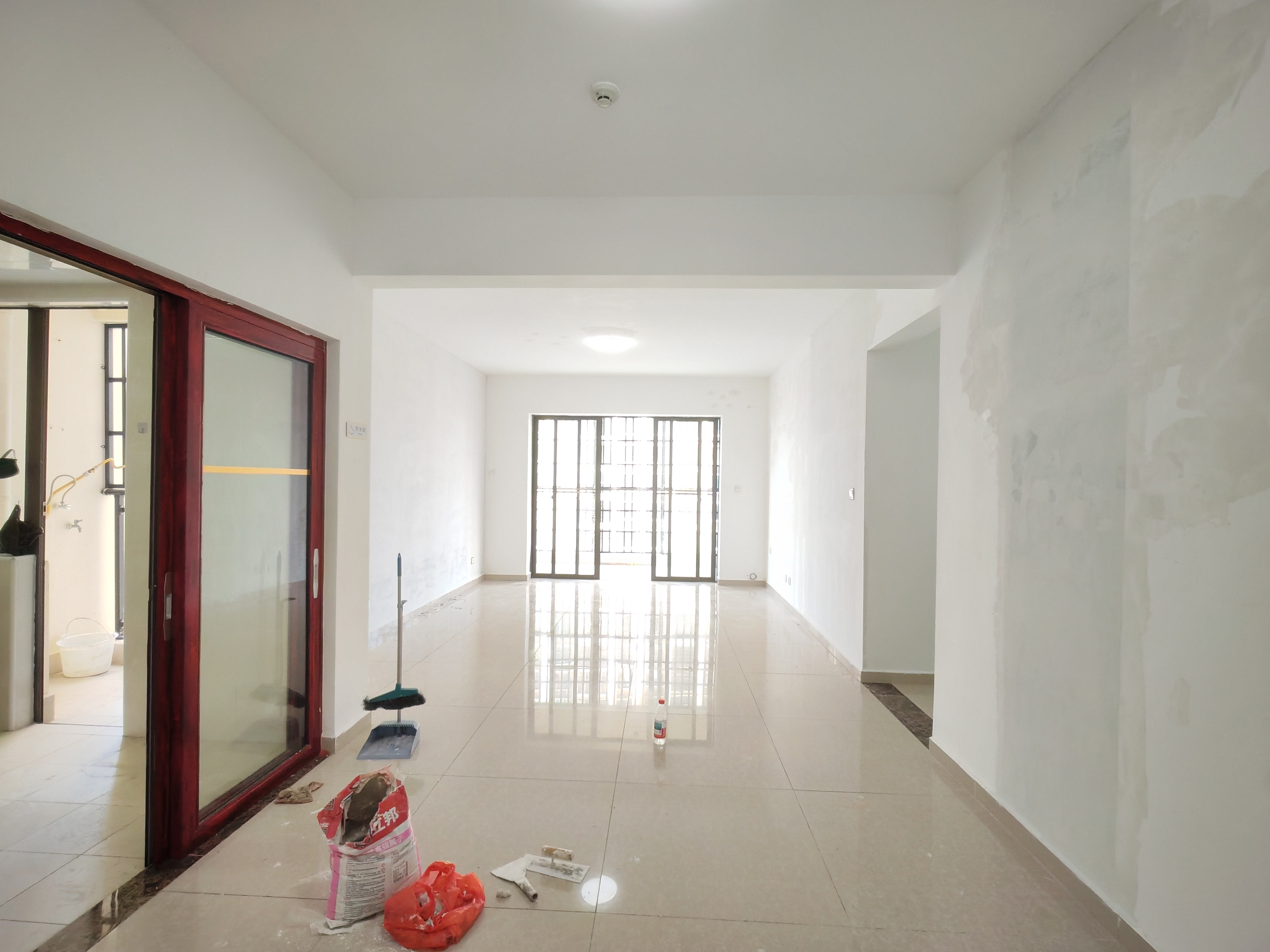 中交怡湖雅苑 4室2厅2卫 3200.0元/月 中交怡湖雅苑 4室2厅2卫 3200.0元/月室内图