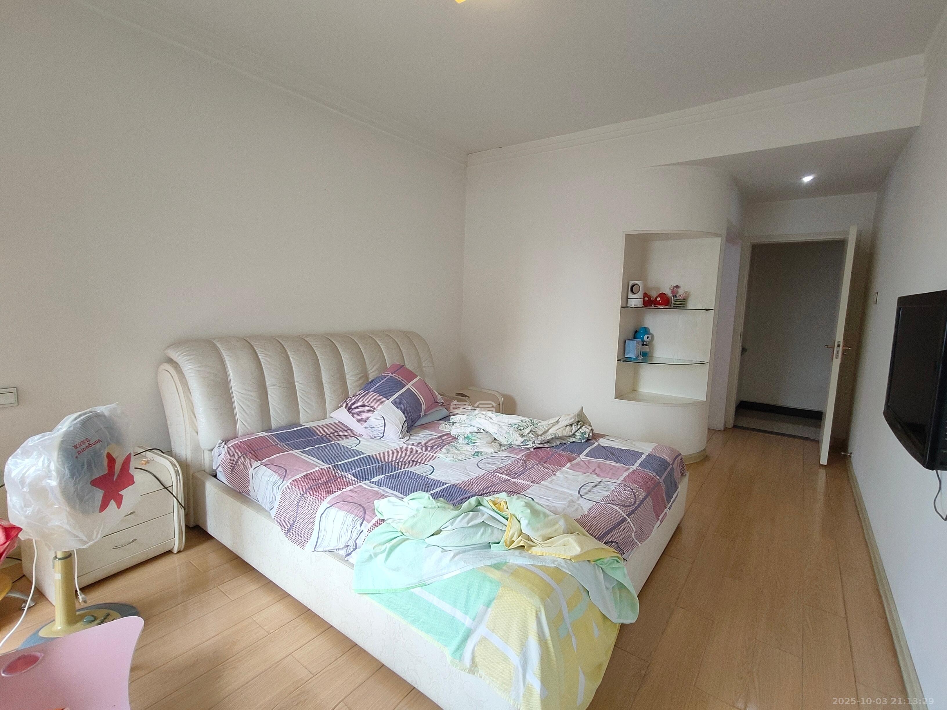 美林水郡  3室2厅2卫    2700.0元/月室内图