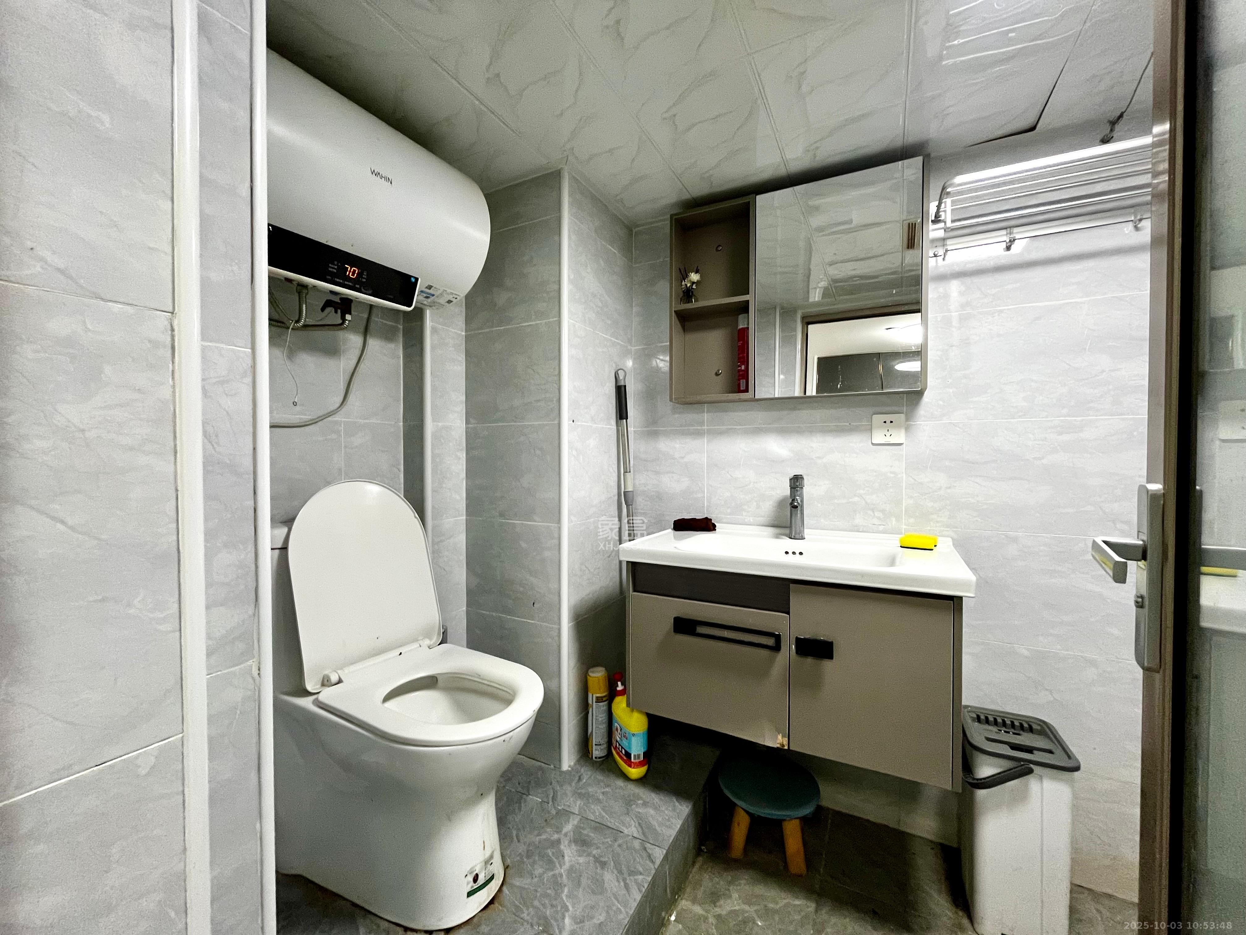 藏珑湖上公馆  2室1厅1卫    2400.0元/月室内图