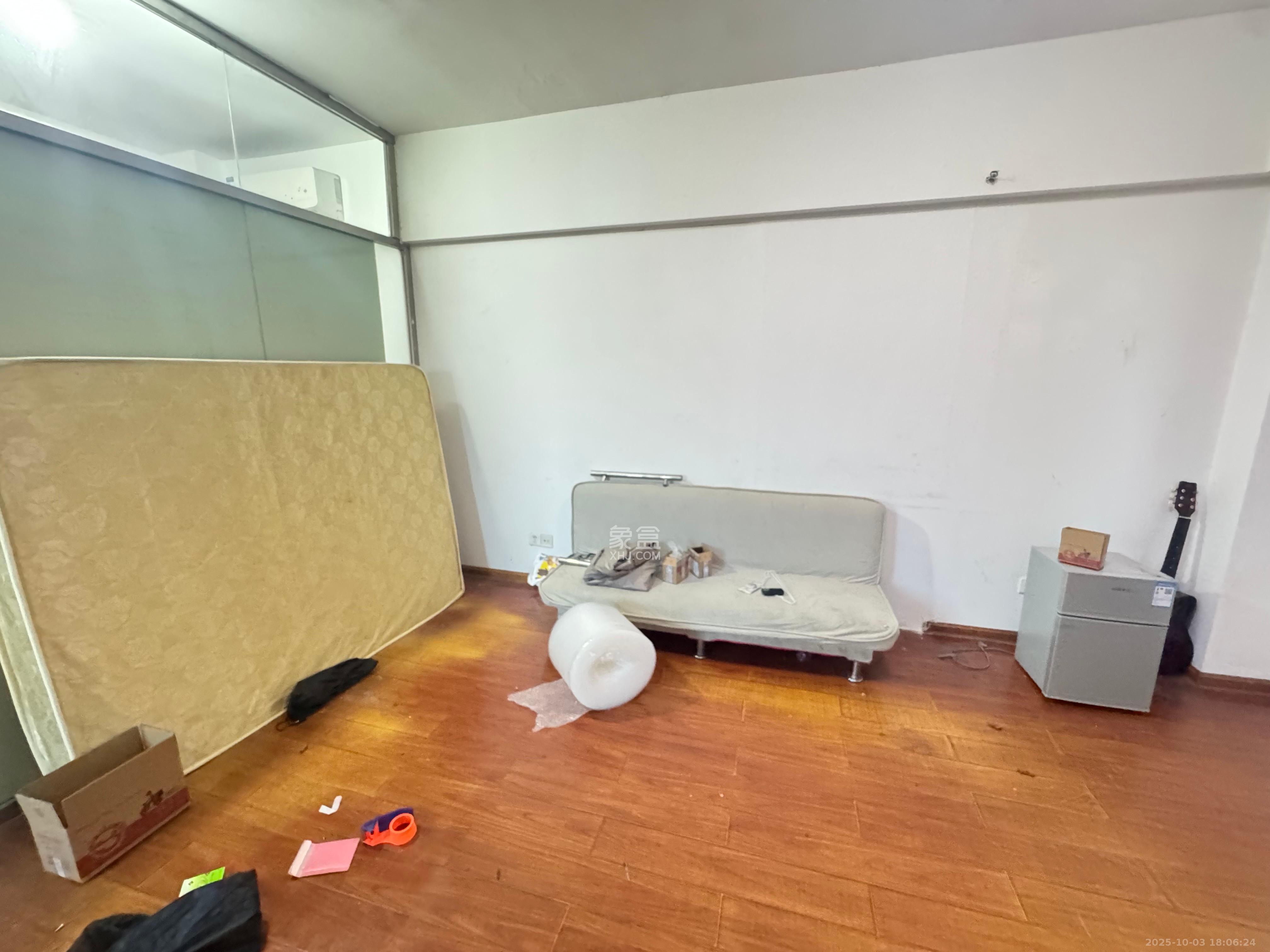 天骄福邸 1室1厅1卫 1700.0元/月 天骄福邸 1室1厅1卫 1700.0元/月室内图