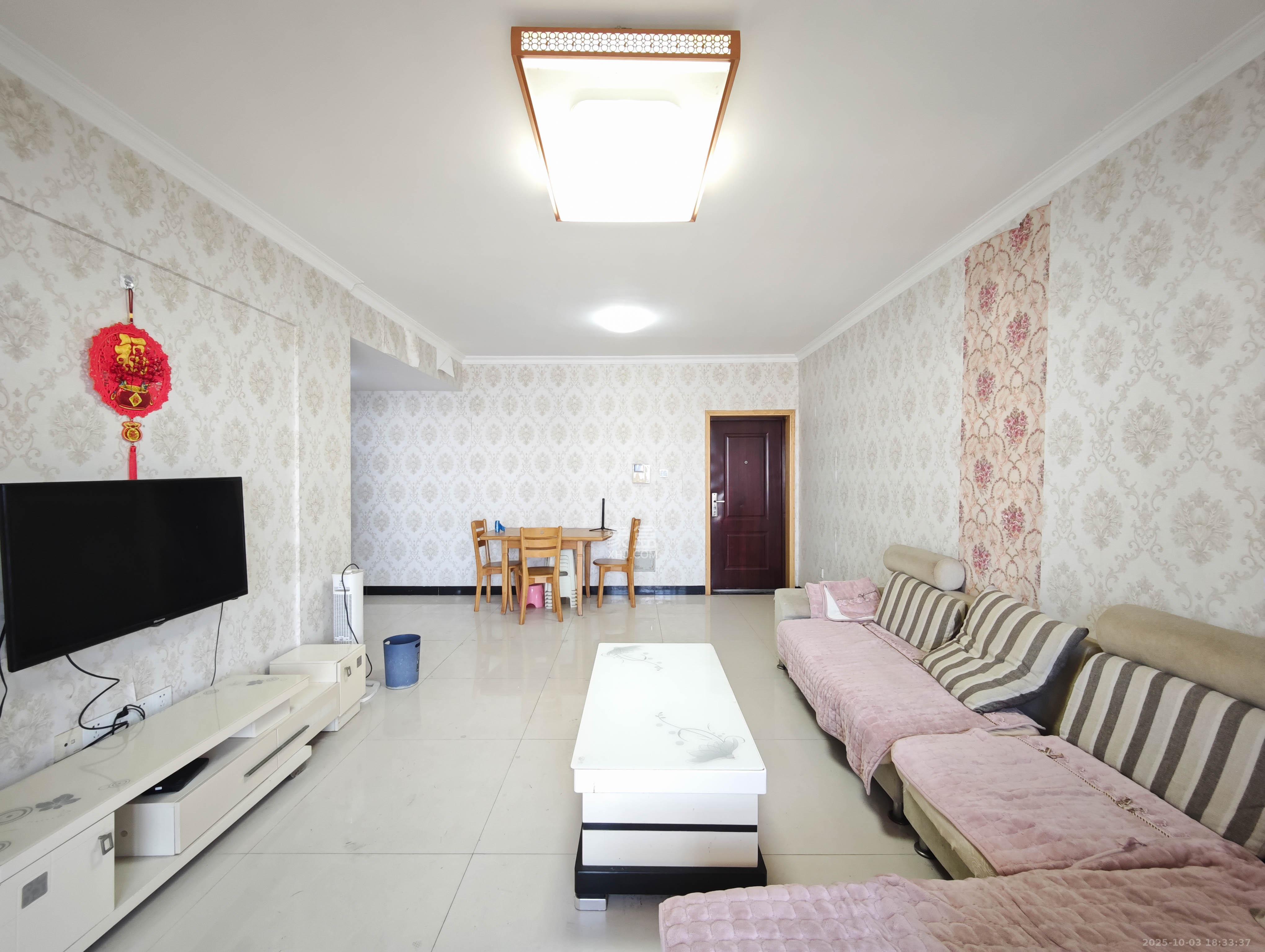 上峰苑(兰亭玥岛) 2室2厅1卫 52.0万 上峰苑(兰亭玥岛) 2室2厅1卫 52.0万客厅