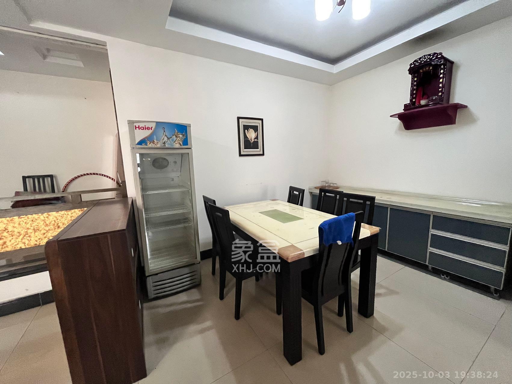 红星农博住宅小区（佳英农博小区）  3室2厅2卫    2200.0元/月室内图