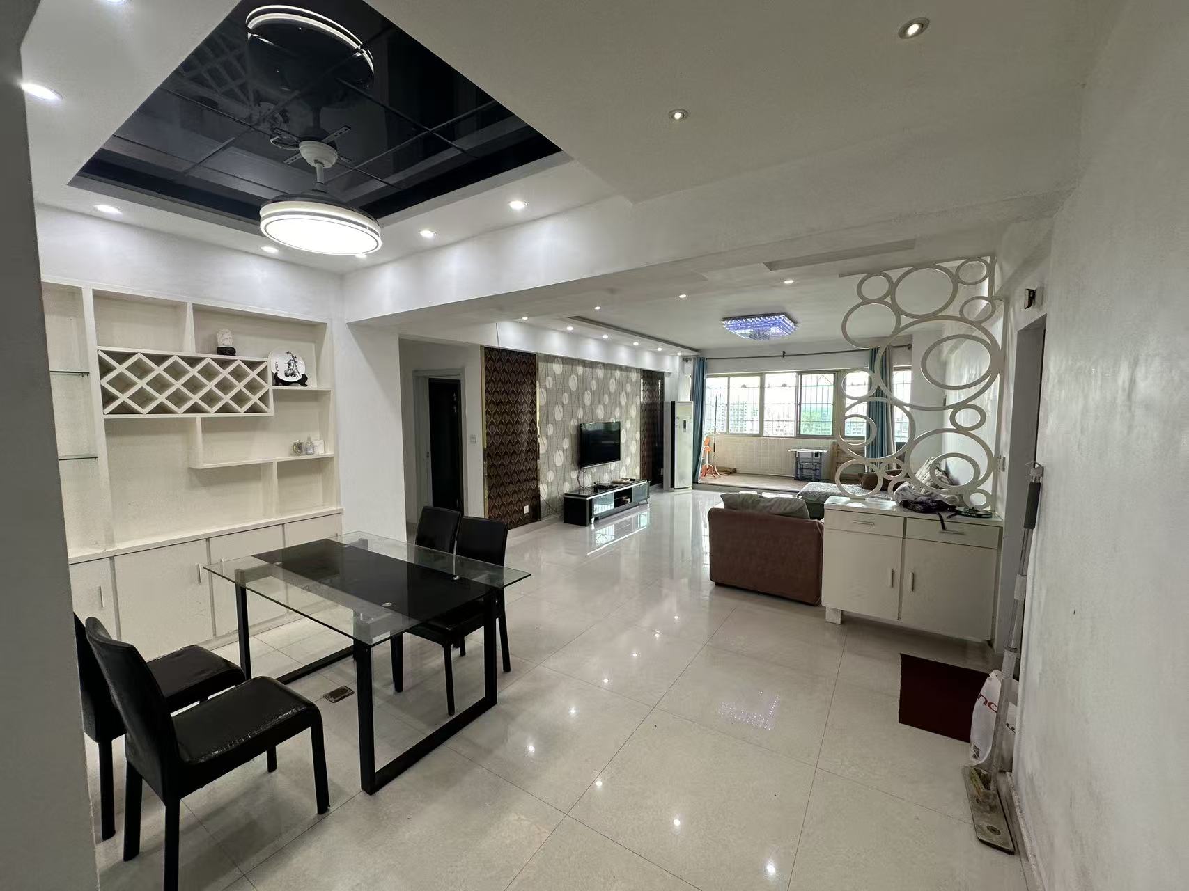 天龙湾小区 3室2厅2卫 2600.0元/月 天龙湾小区 3室2厅2卫 2600.0元/月室内图