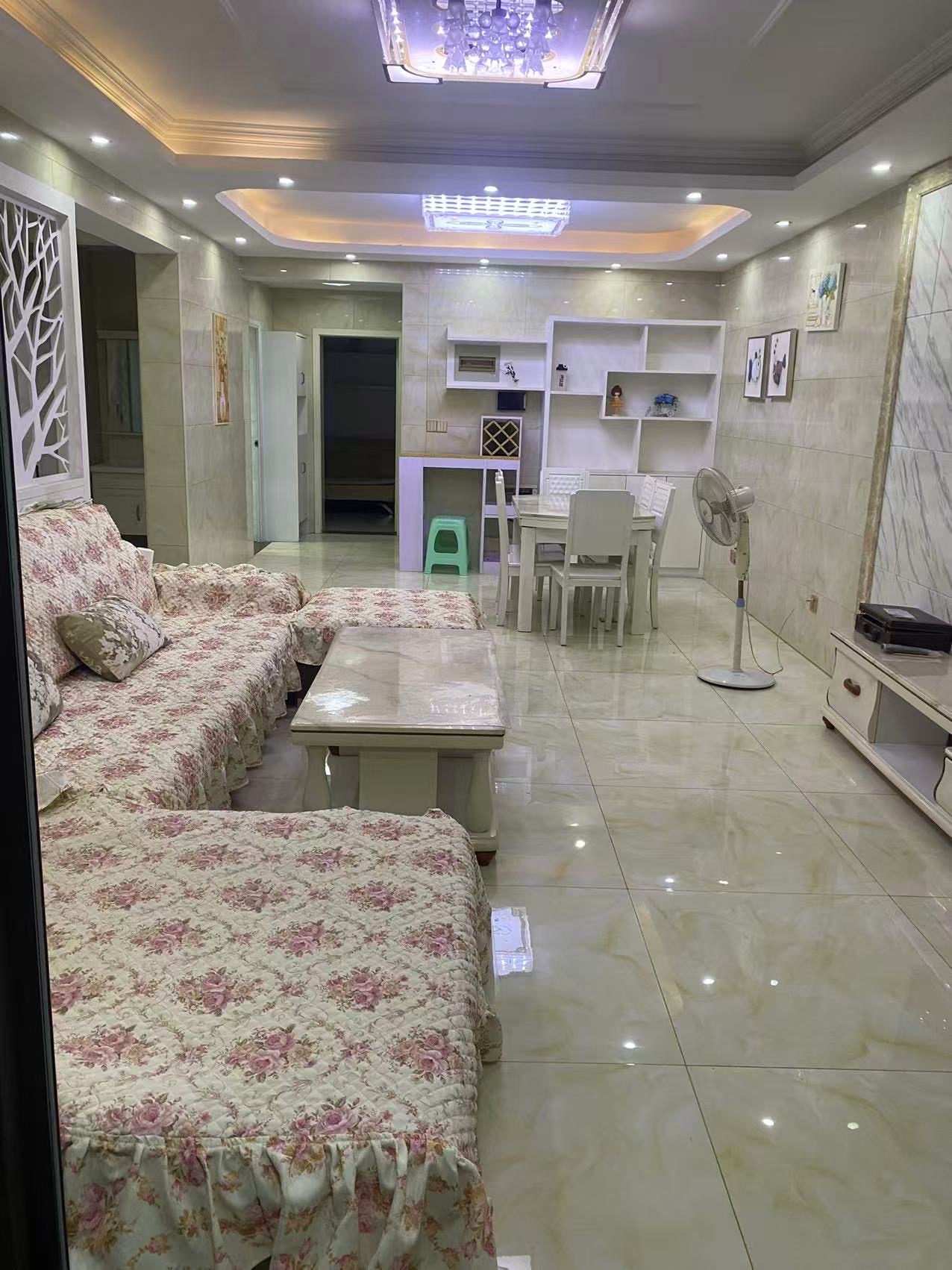 东城国际  3室2厅1卫    1800.0元/月室内图