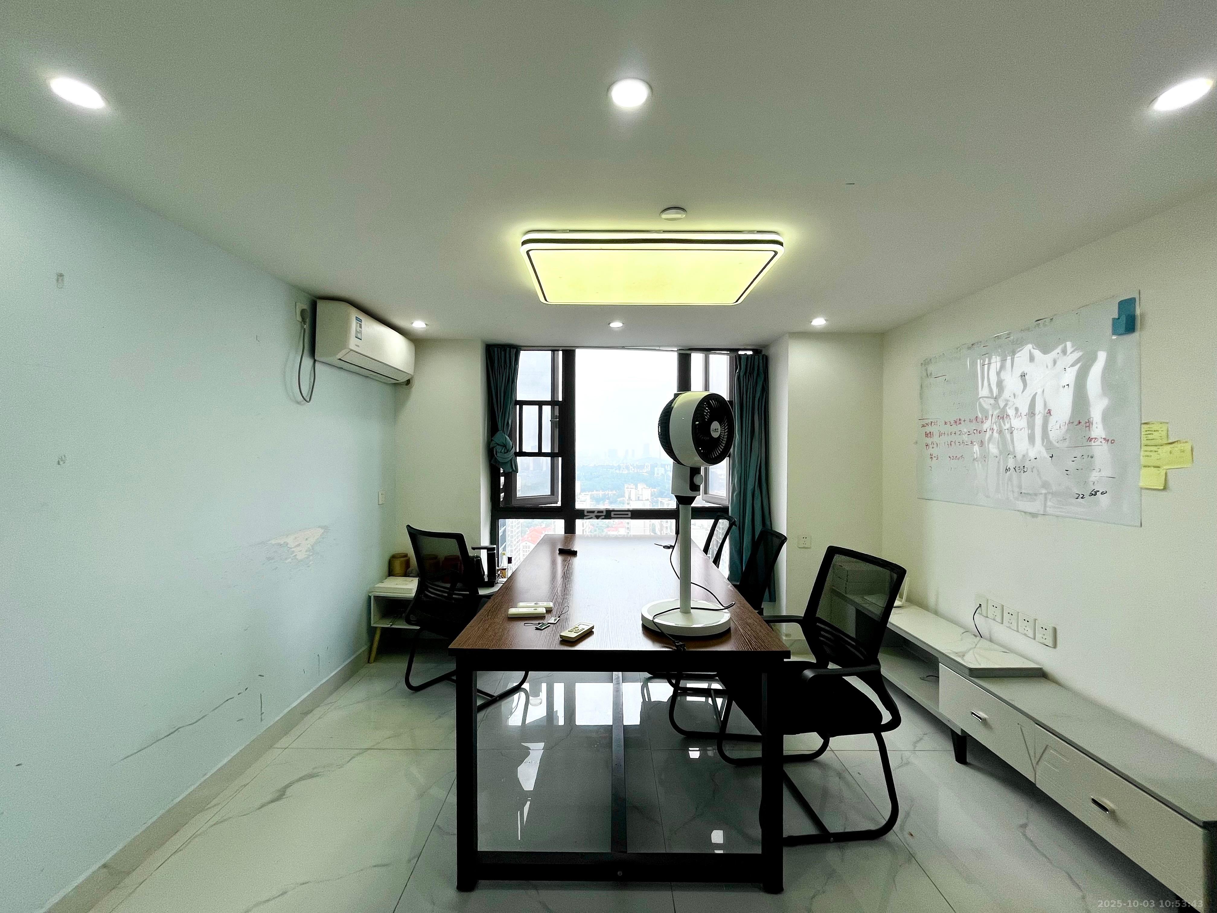 藏珑湖上公馆 2室1厅1卫 2400.0元/月 藏珑湖上公馆 2室1厅1卫 2400.0元/月室内图