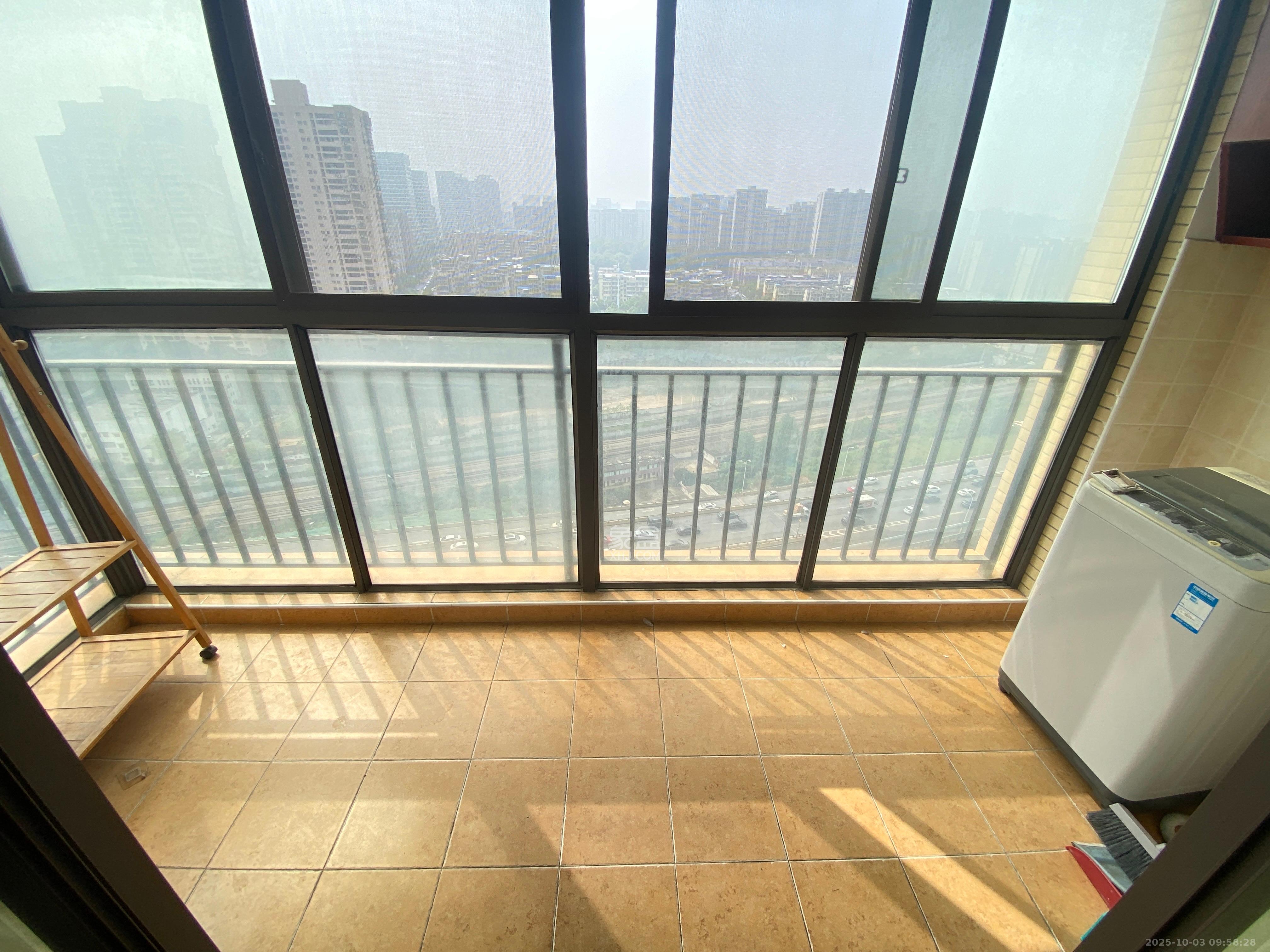 钱隆樽品(一、二、三期) 2室2厅1卫 1800.0元/月 钱隆樽品(一、二、三期) 2室2厅1卫 1800.0元/月室内图