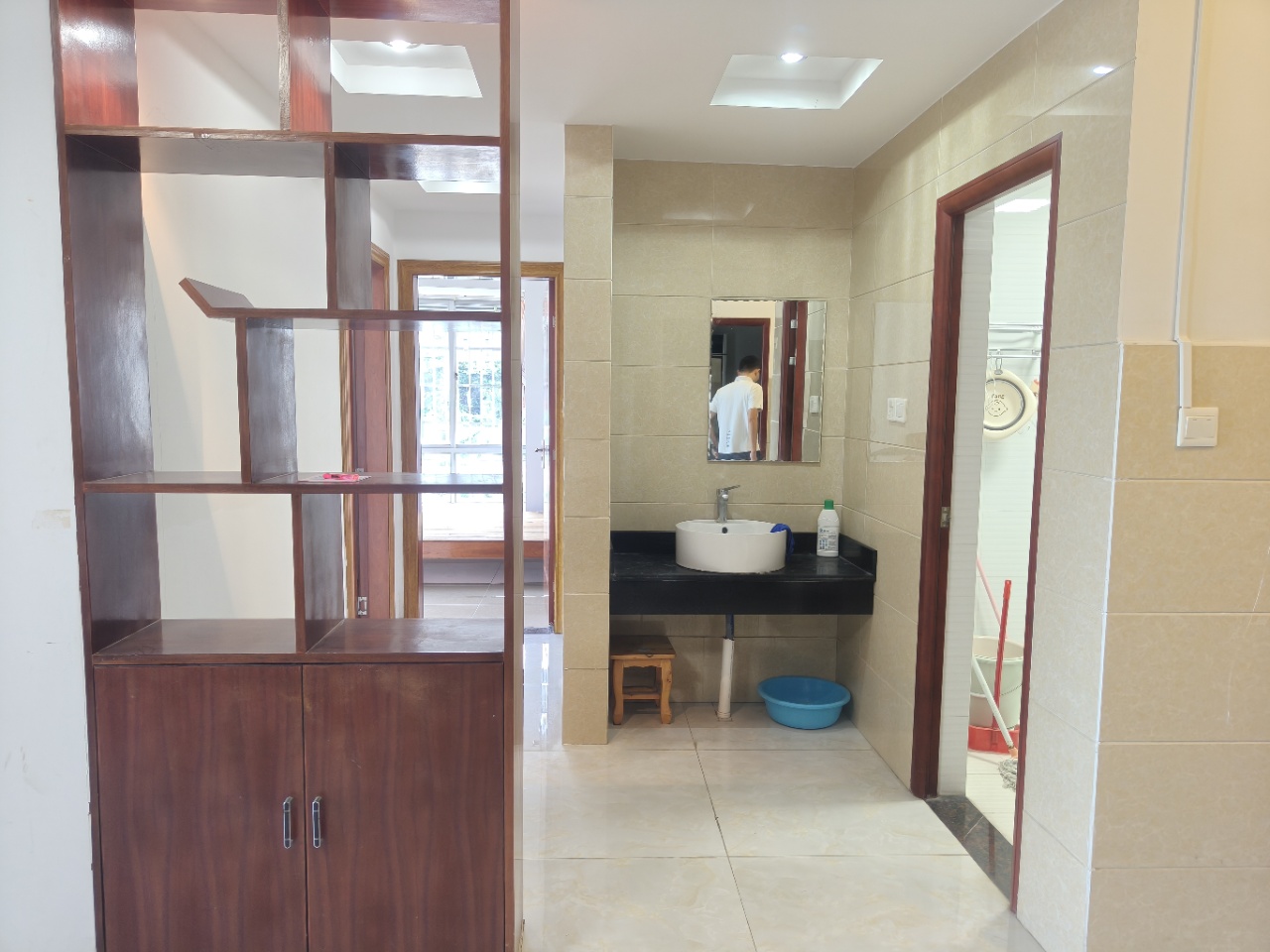 丘海佳源 3室2厅1卫 2100.0元/月 丘海佳源 3室2厅1卫 2100.0元/月室内图