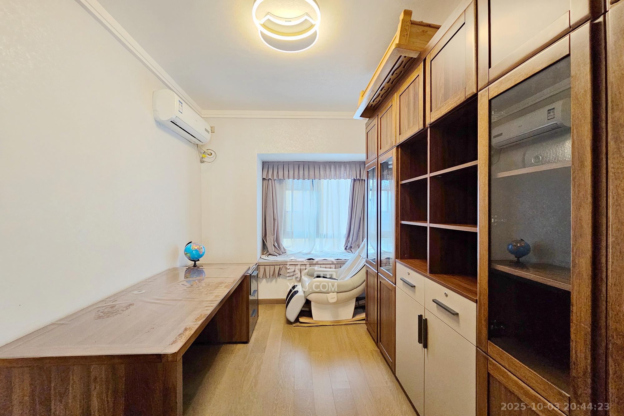 阳光城尚东湾蓝莓苑 4室2厅2卫 155.0万 阳光城尚东湾蓝莓苑 4室2厅2卫 155.0万卧室