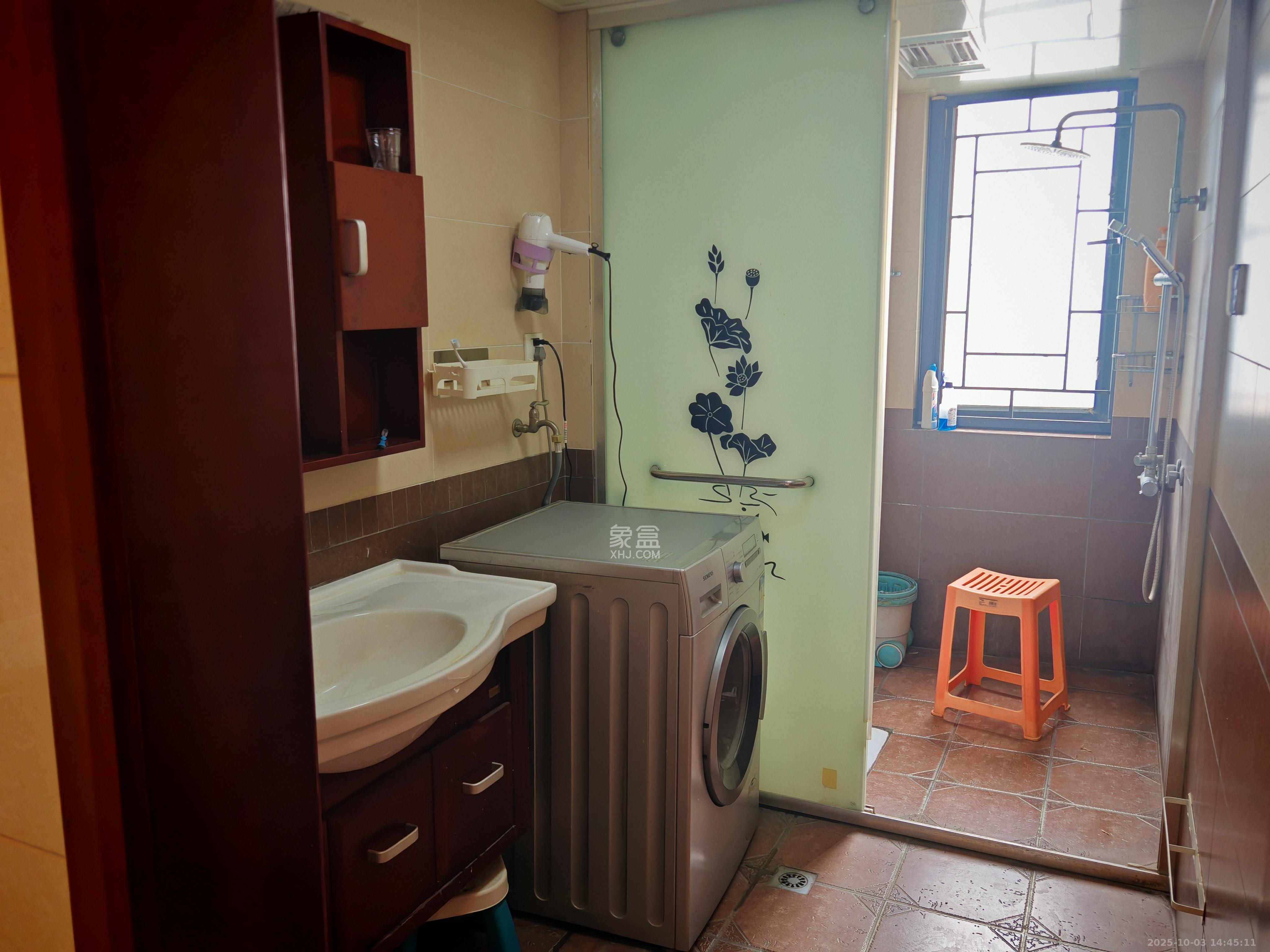 莱茵城  3室2厅2卫    2300.0元/月室内图