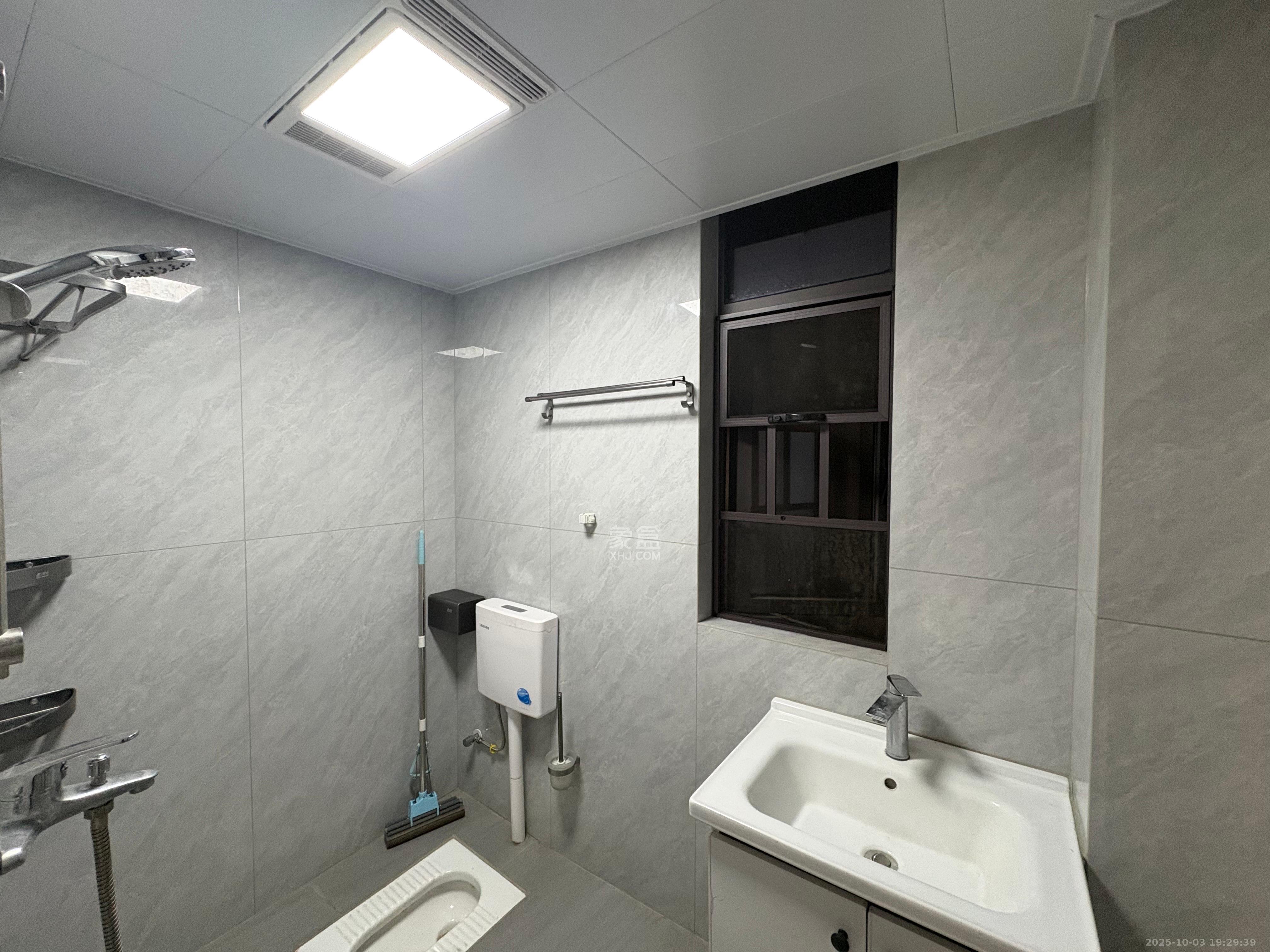 嘉雨兴园 2室1厅1卫 2700.0元/月 嘉雨兴园 2室1厅1卫 2700.0元/月室内图