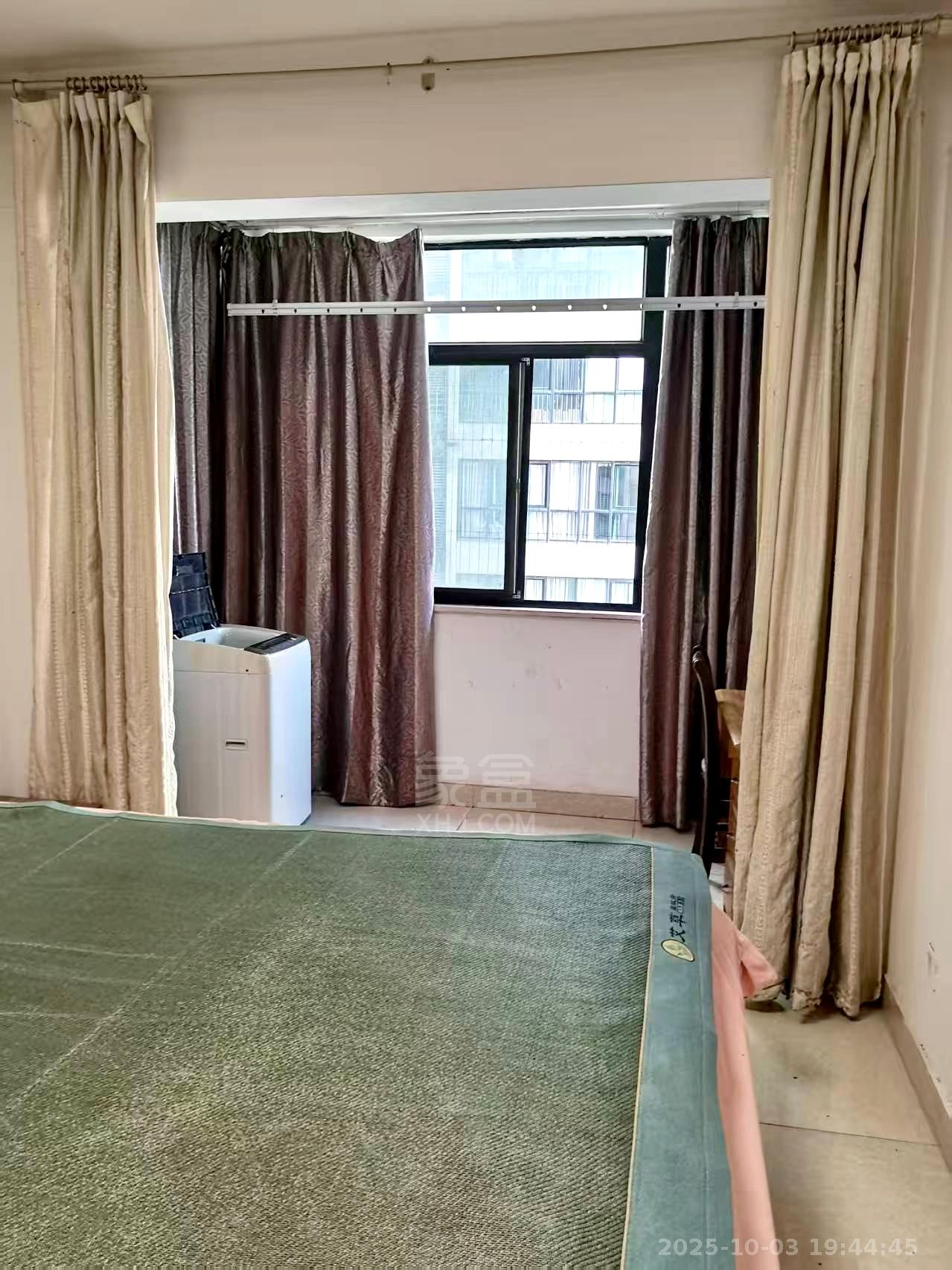 中央商业广场 1室1厅1卫 1300.0元/月 中央商业广场 1室1厅1卫 1300.0元/月室内图