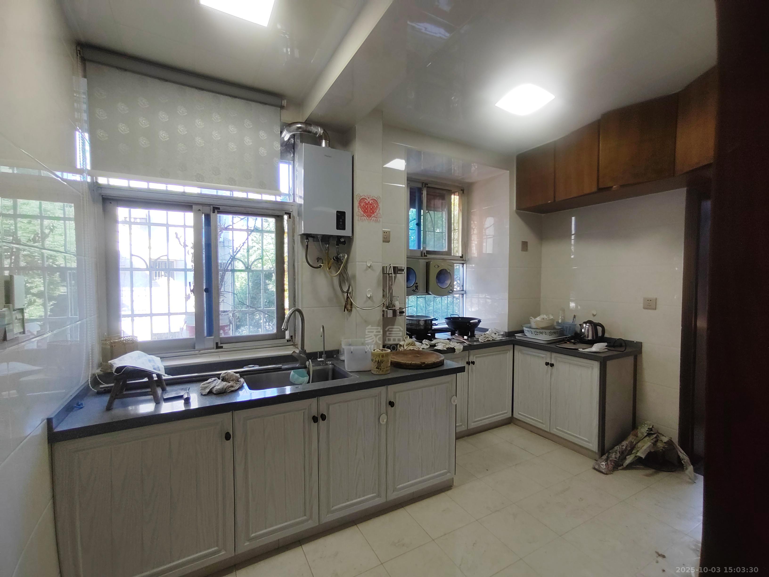 天台小区 3室2厅2卫 1500.0元/月 天台小区 3室2厅2卫 1500.0元/月室内图