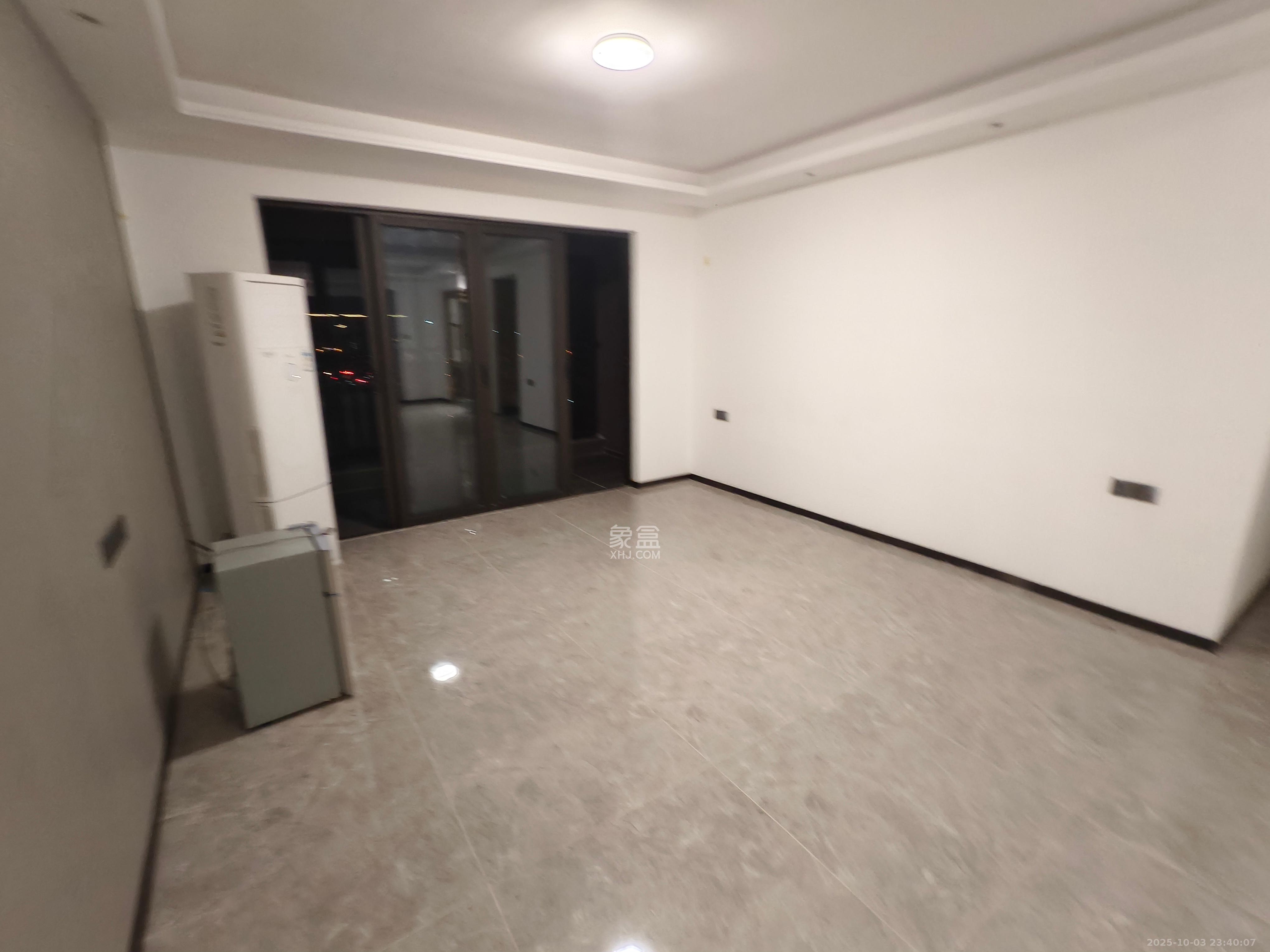 招商华发依云曦城  4室2厅2卫    3000.0元/月 招商华发依云曦城  4室2厅2卫    3000.0元/月