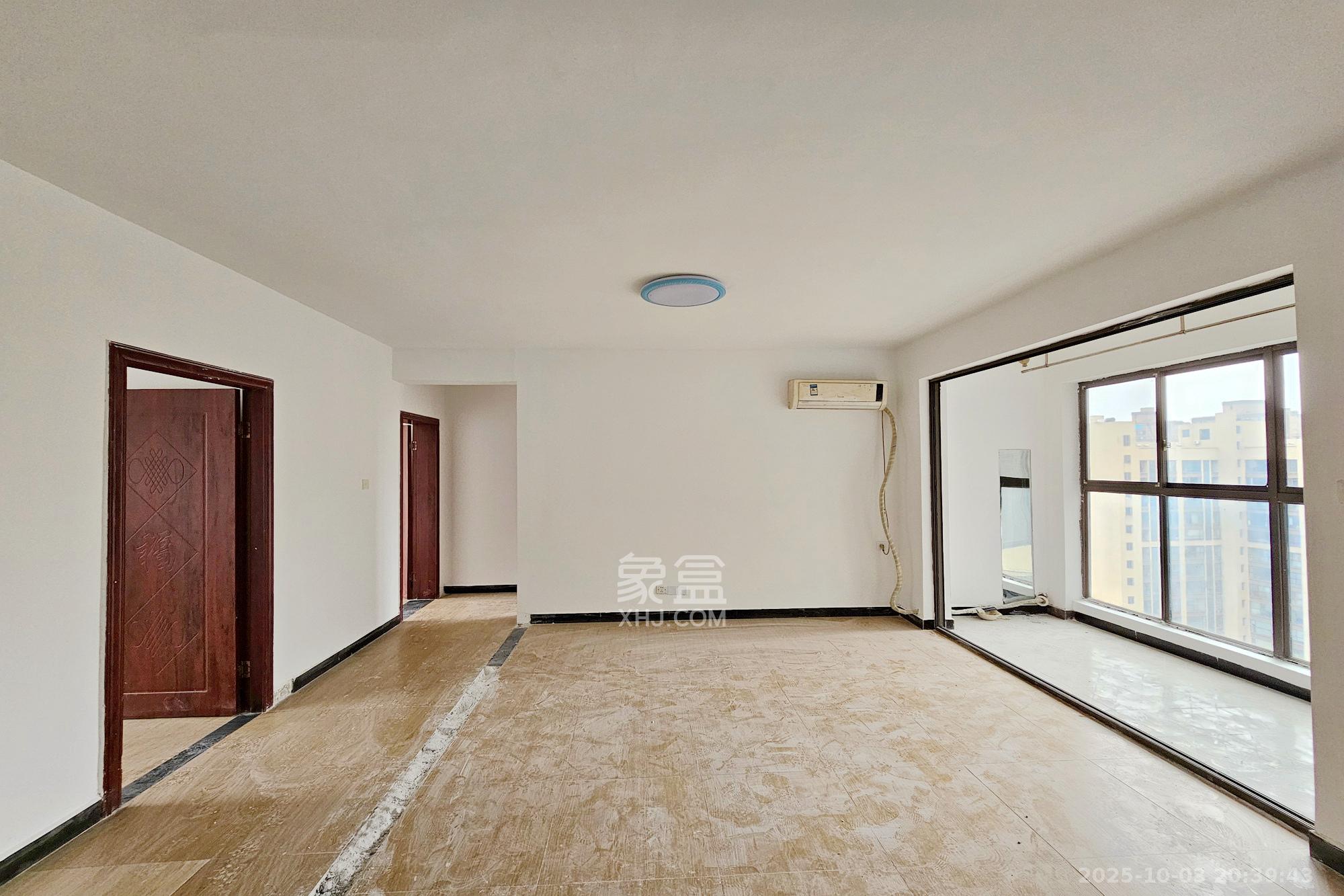 雨花公馆(紫苔名苑)  4室2厅2卫    135.0万 雨花公馆(紫苔名苑)  4室2厅2卫    135.0万