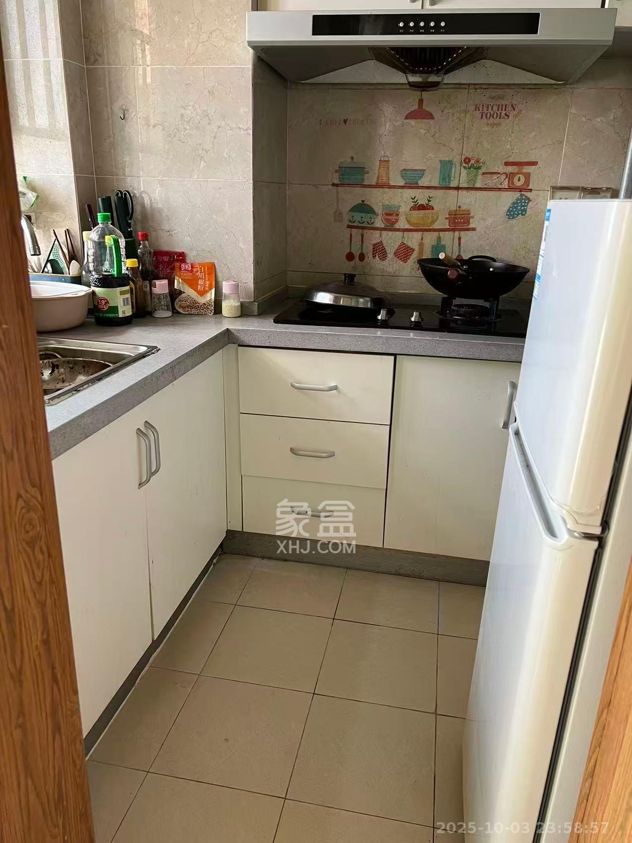 荣泰广场 1室1厅1卫 1300.0元/月 荣泰广场 1室1厅1卫 1300.0元/月室内图