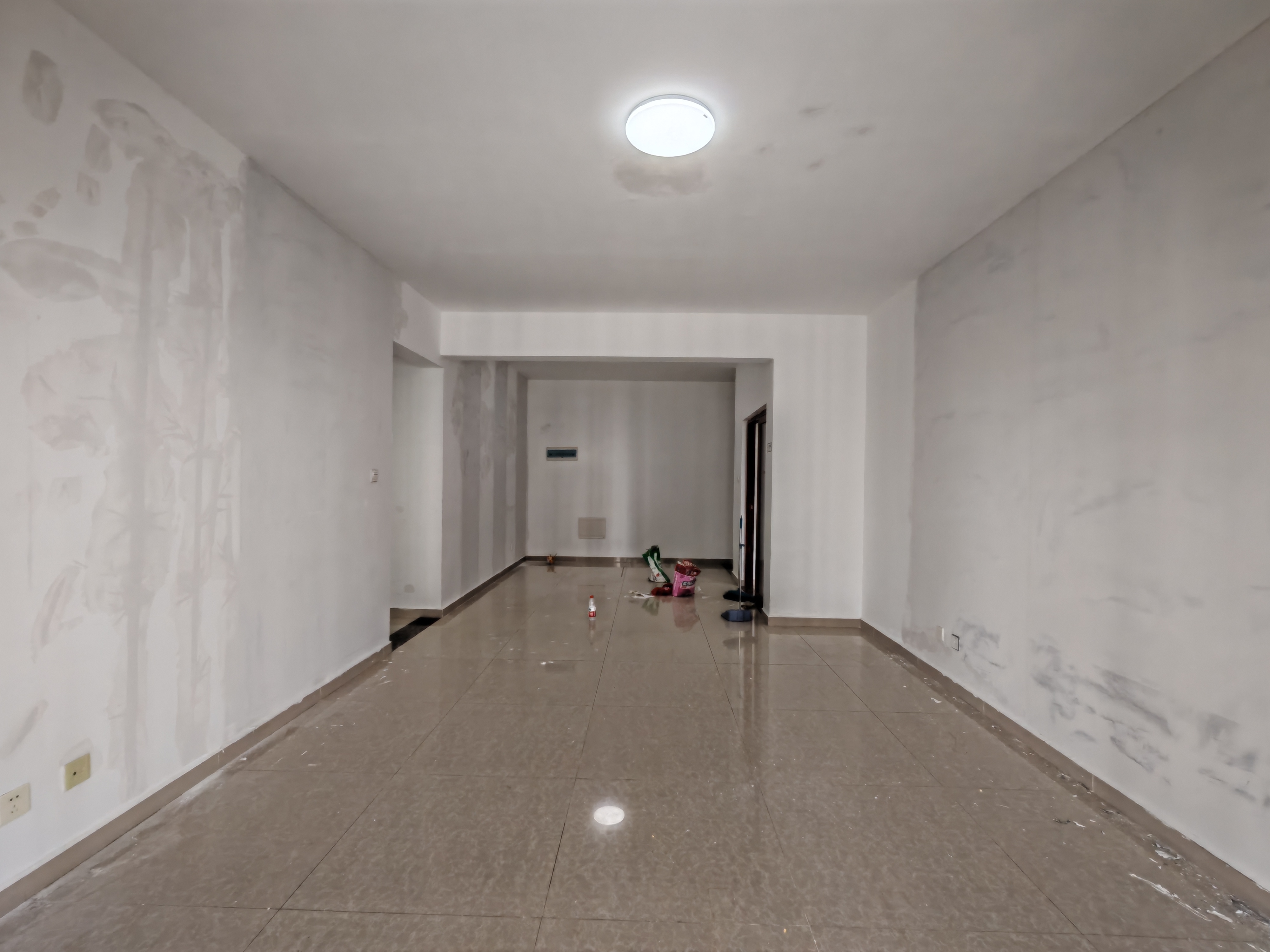 中交怡湖雅苑 4室2厅2卫 3200.0元/月 中交怡湖雅苑 4室2厅2卫 3200.0元/月室内图