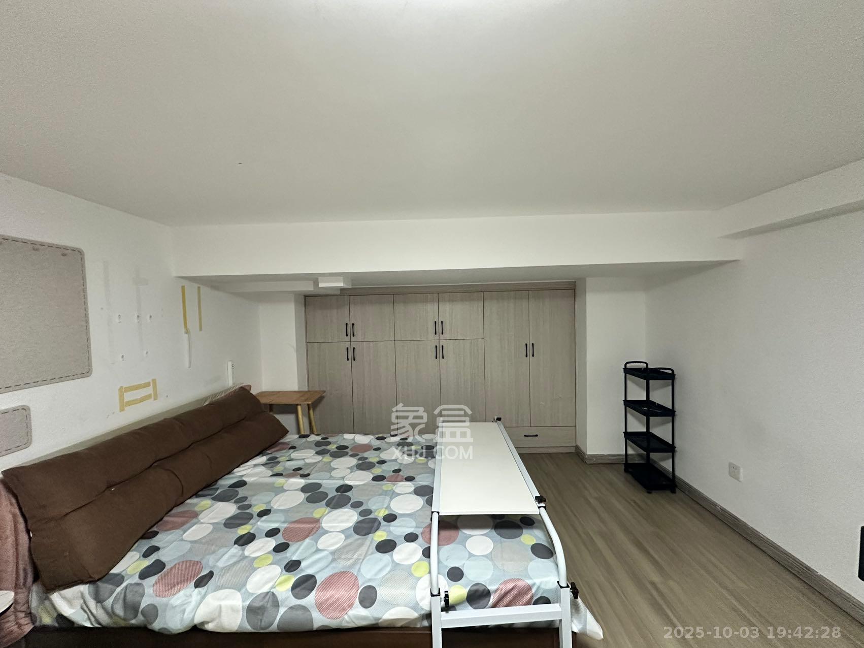 裕天国际商汇中心 1室1厅1卫 1400.0元/月 裕天国际商汇中心 1室1厅1卫 1400.0元/月室内图