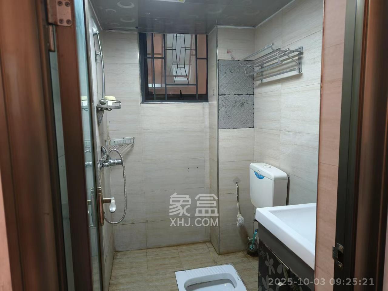 东岸梅园小区  2室2厅1卫    1800.0元/月室内图