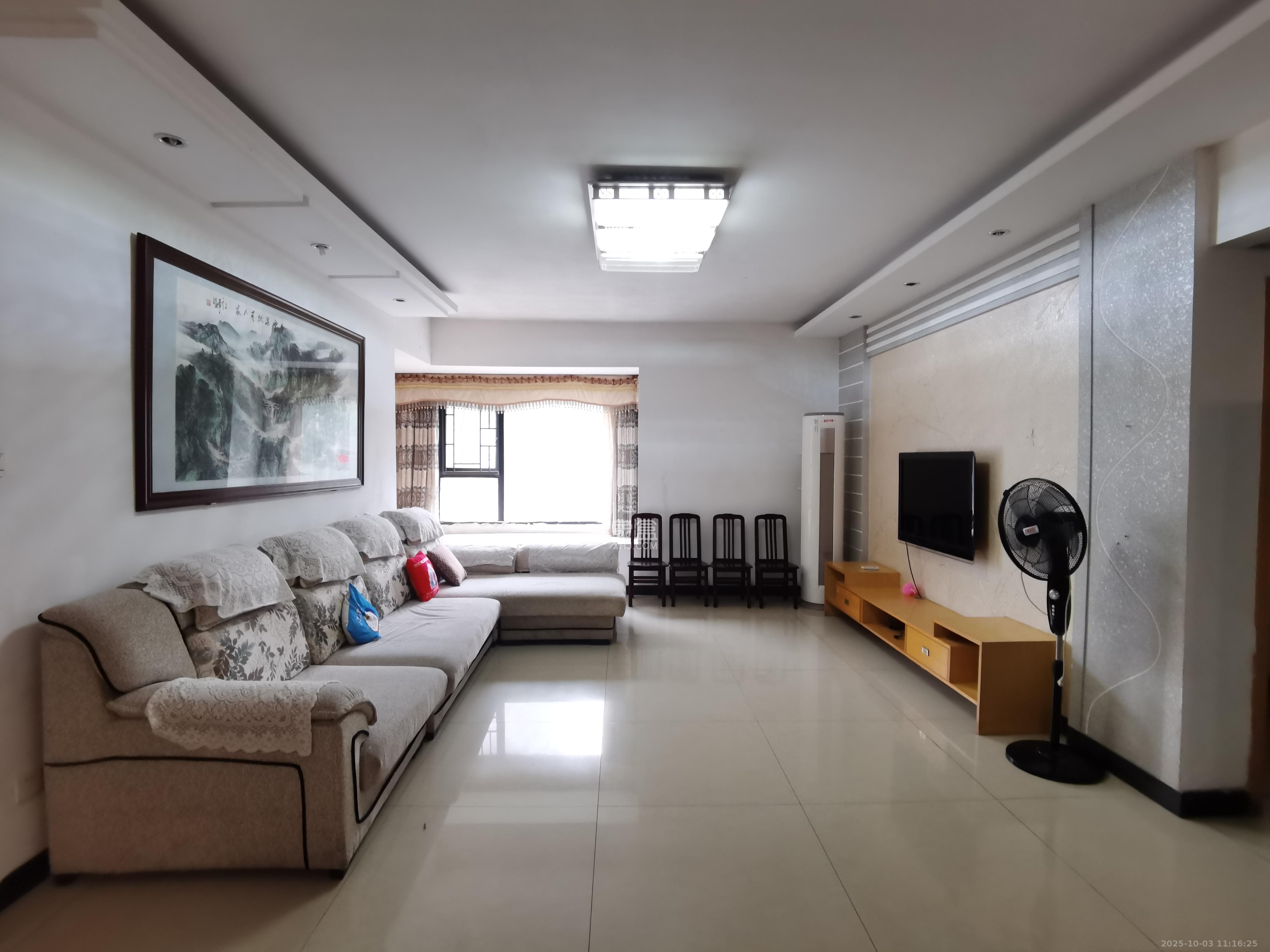 三一街区  4室2厅2卫    2200.0元/月 三一街区  4室2厅2卫    2200.0元/月