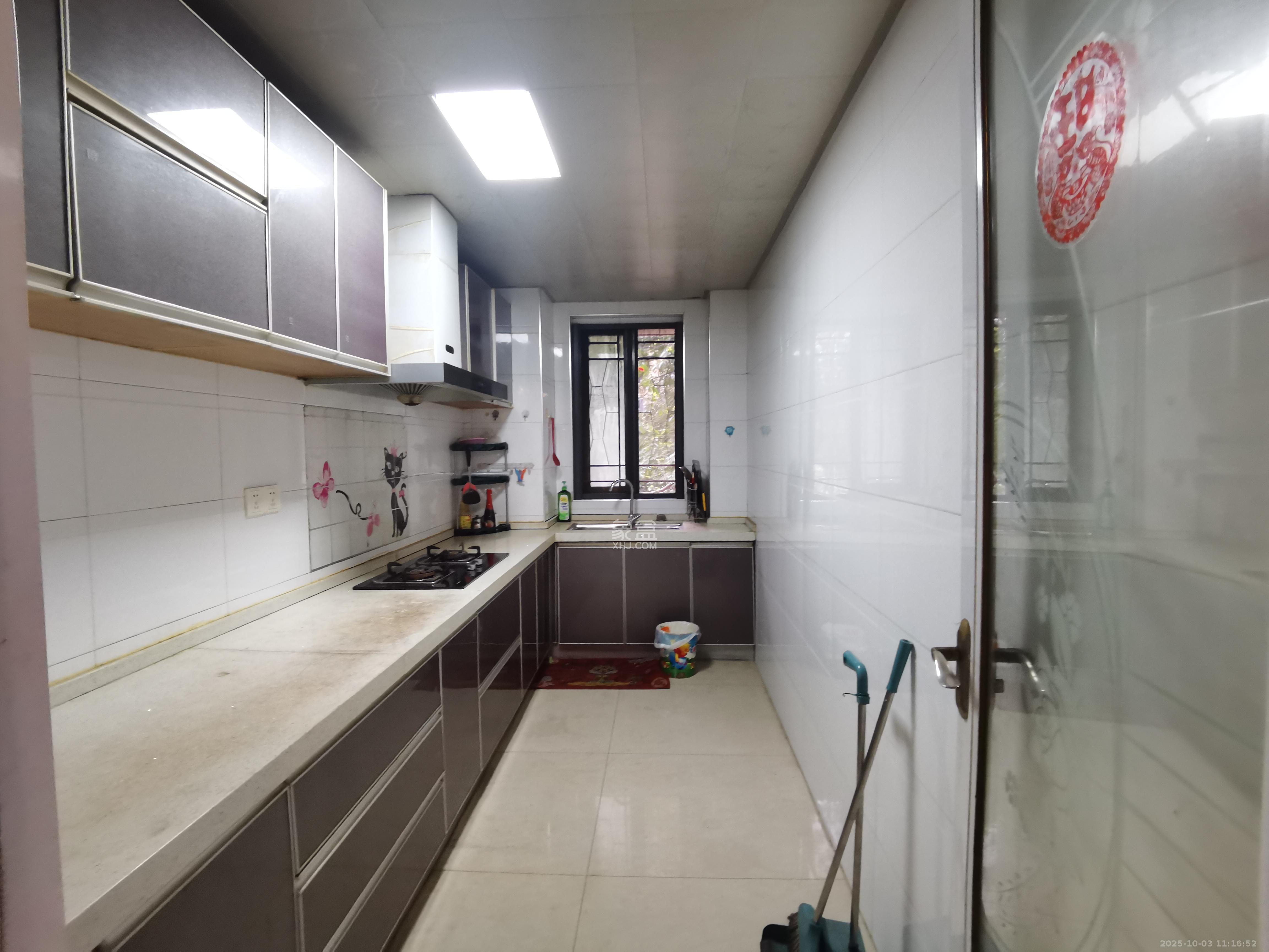 三一街区 4室2厅2卫 2200.0元/月 三一街区 4室2厅2卫 2200.0元/月室内图