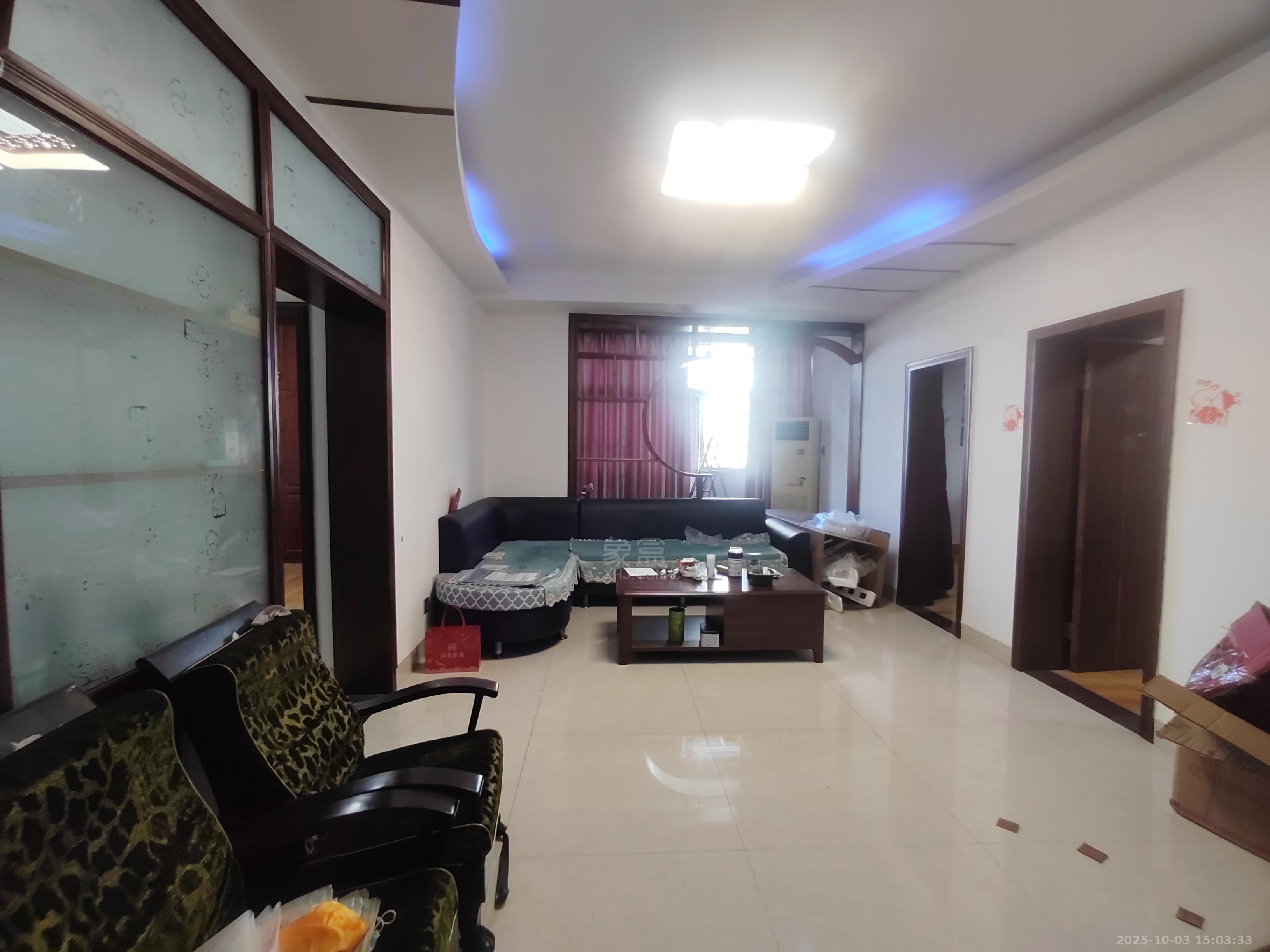 天台小区 3室2厅2卫 1500.0元/月 天台小区 3室2厅2卫 1500.0元/月室内图