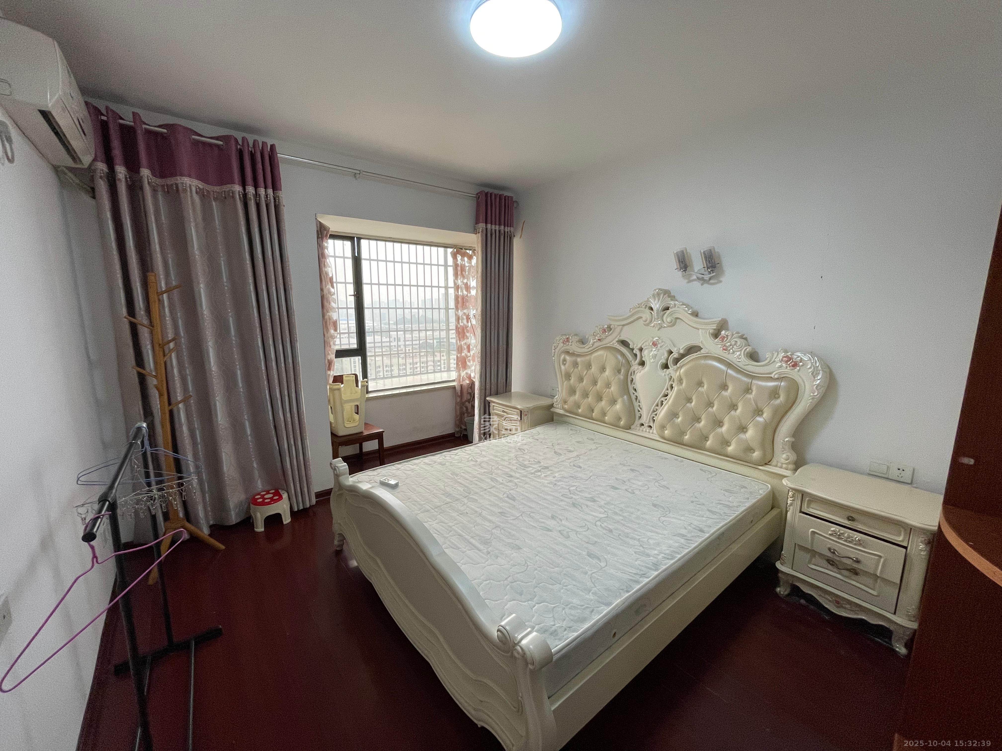 保利麓谷林语C区 3室2厅1卫 2200.0元/月 保利麓谷林语C区 3室2厅1卫 2200.0元/月室内图