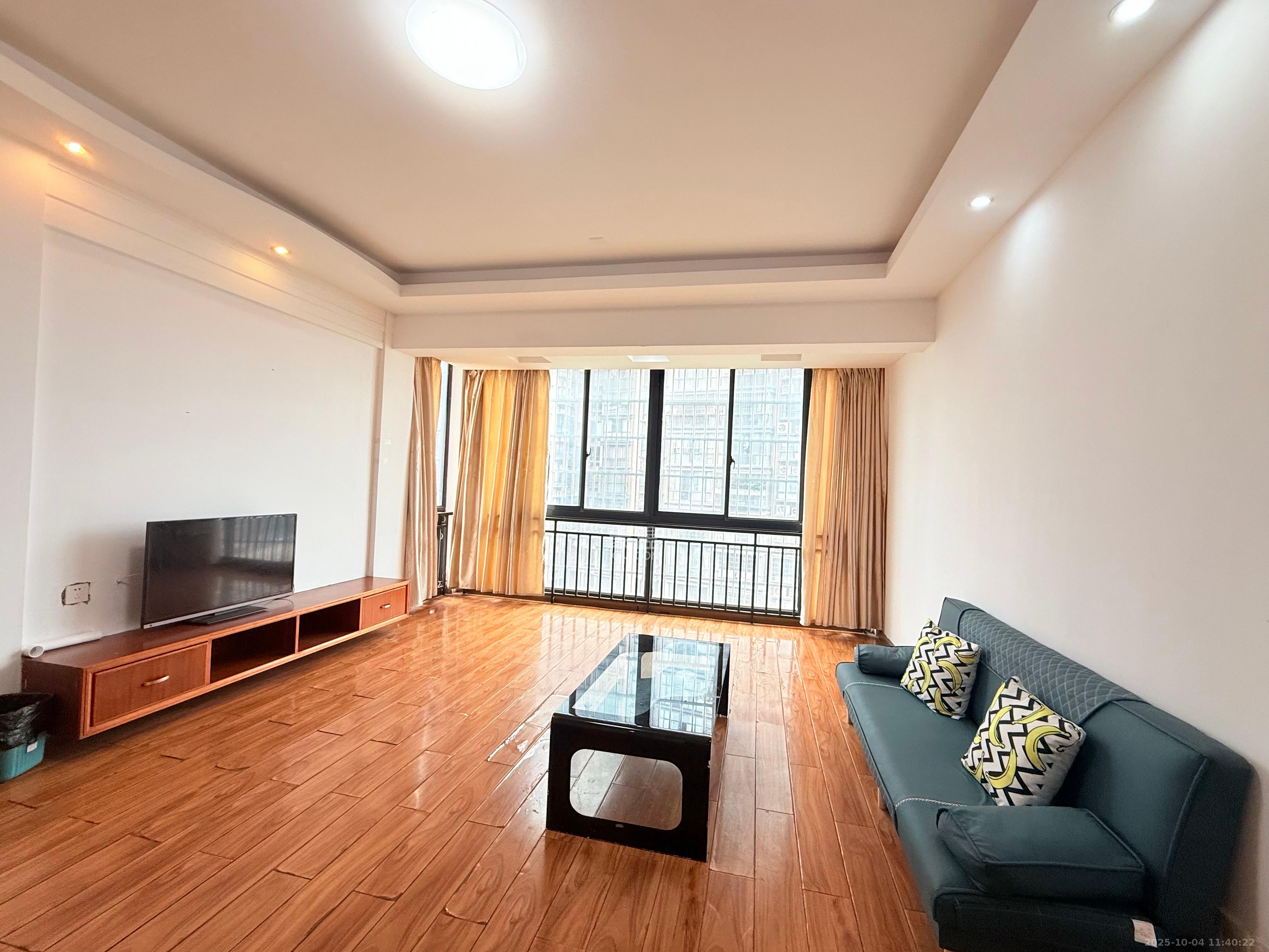 瑞都华庭(华庭美苑) 3室2厅2卫 2300.0元/月 瑞都华庭(华庭美苑) 3室2厅2卫 2300.0元/月室内图