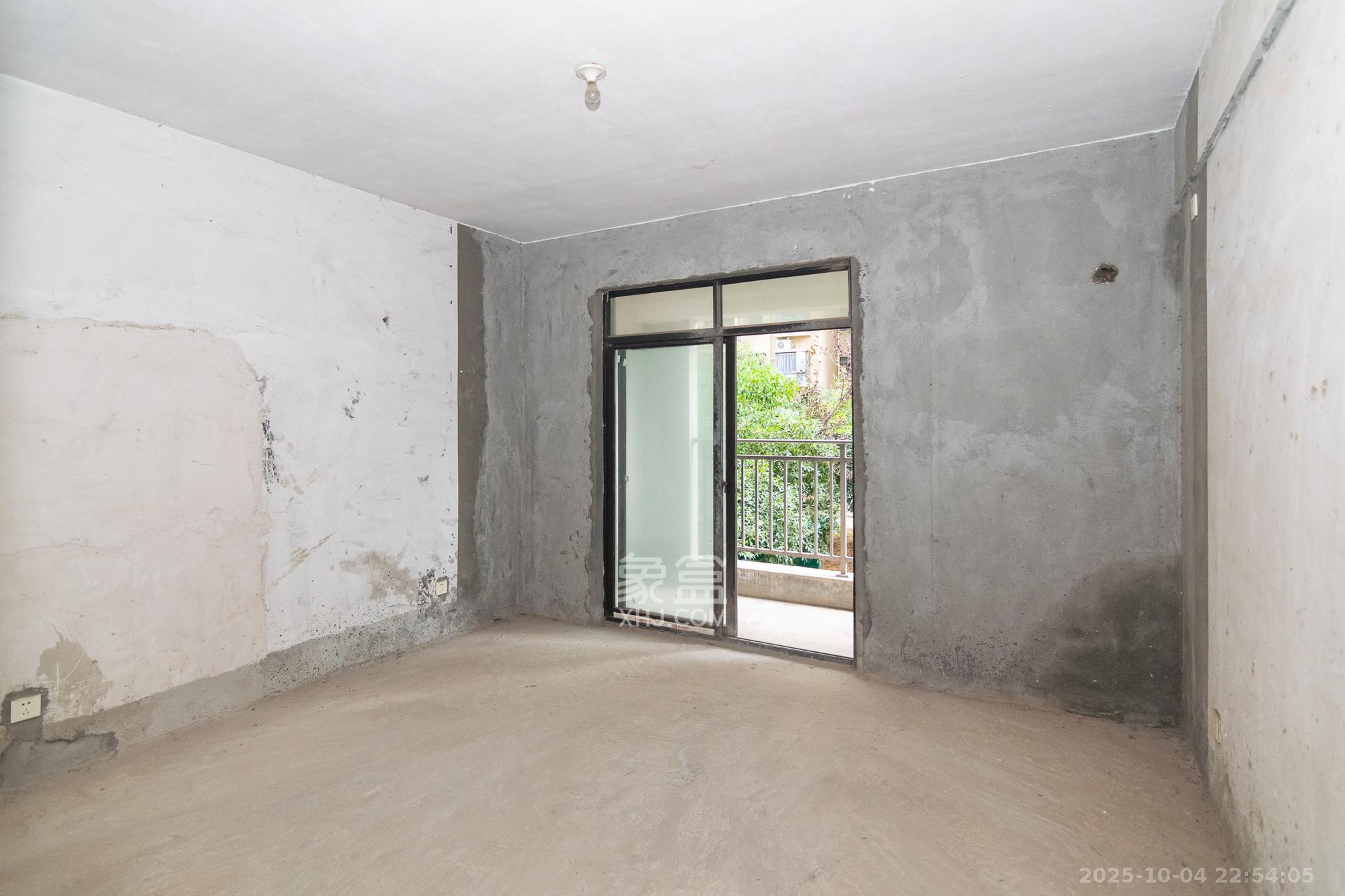 中鼎江岸花城  4室2厅2卫    68.0万 中鼎江岸花城  4室2厅2卫    68.0万卧室