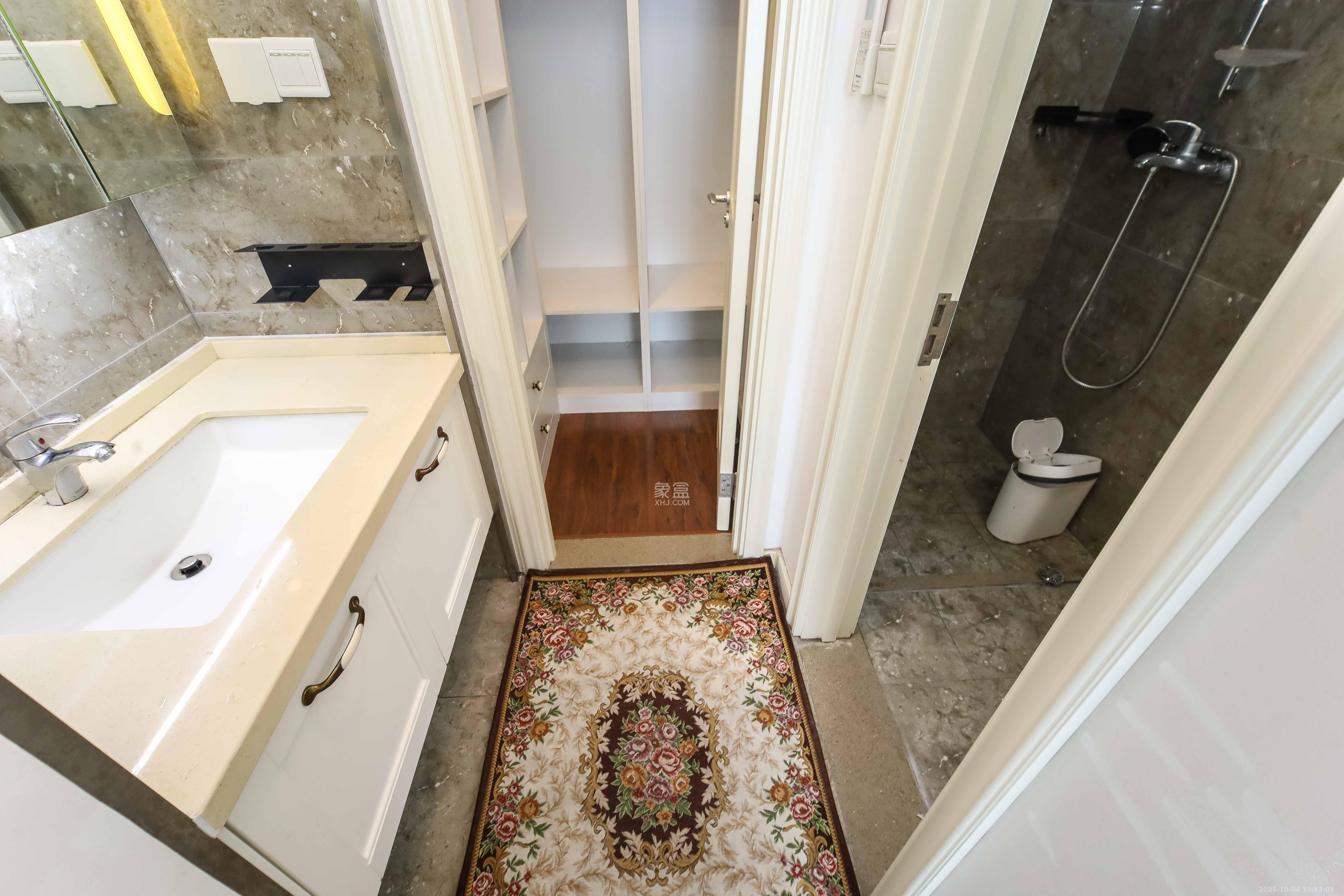 万科金域蓝湾  3室2厅2卫    130.0万卫生间