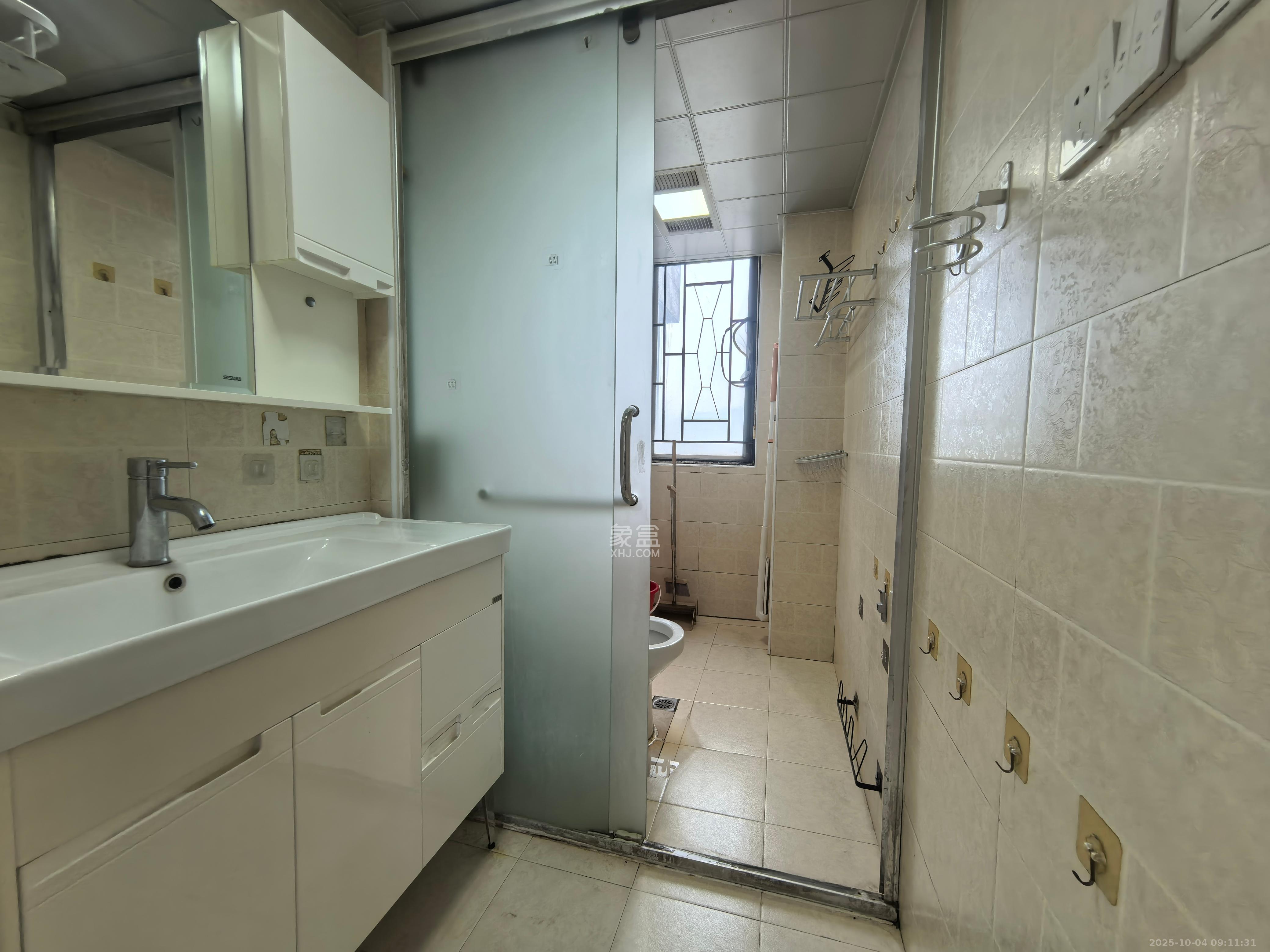 莱茵城  3室2厅1卫    2300.0元/月室内图