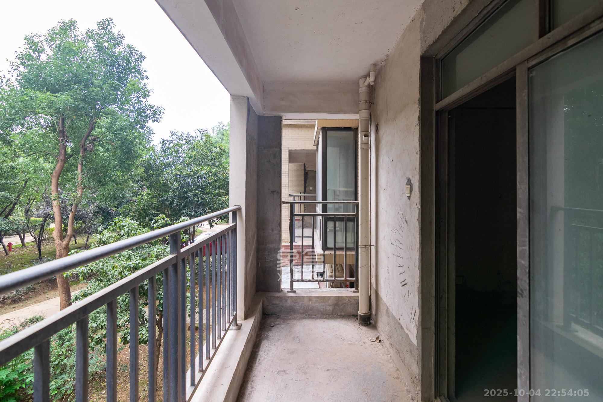 中鼎江岸花城  4室2厅2卫    68.0万 中鼎江岸花城  4室2厅2卫    68.0万阳台