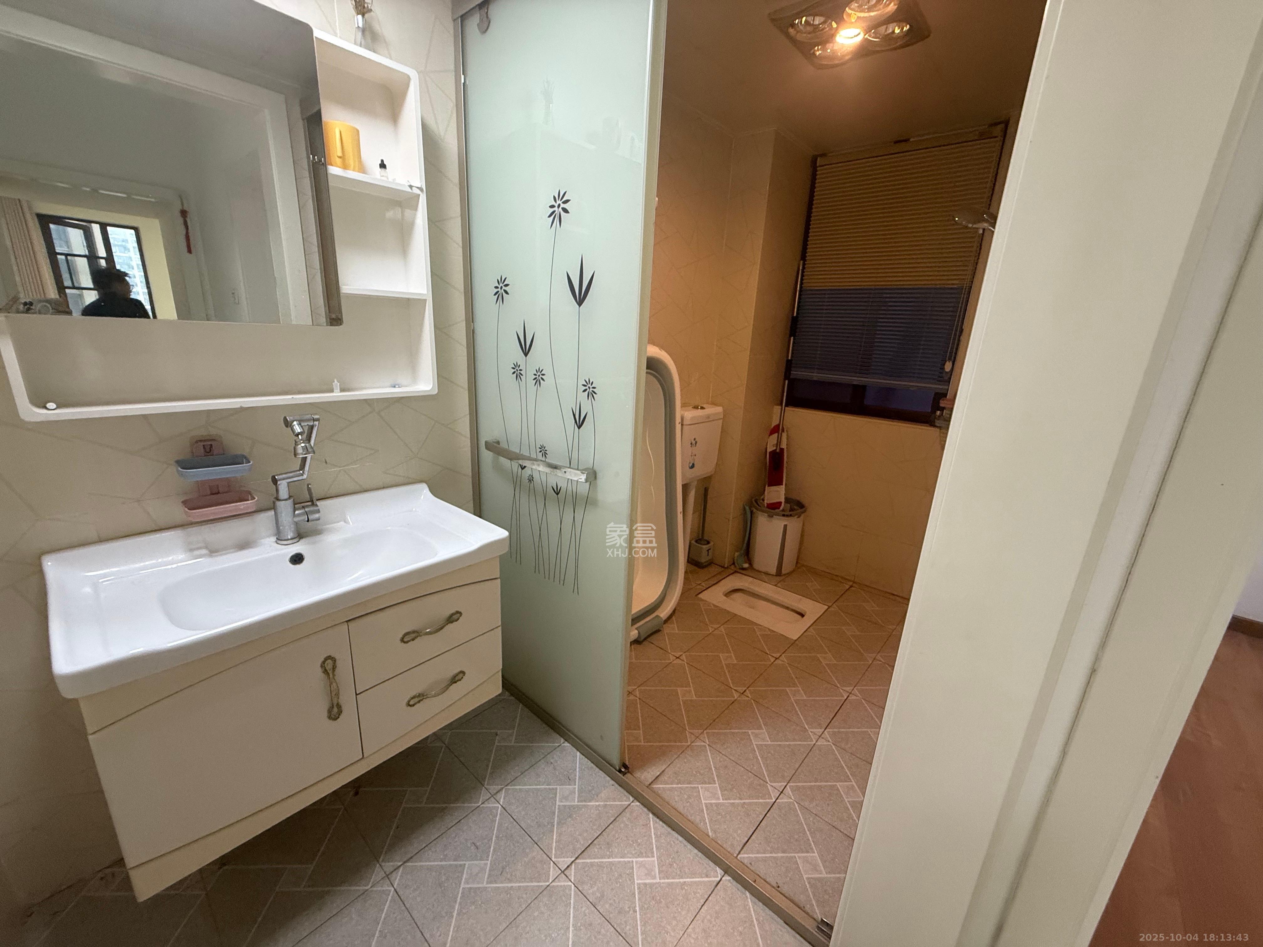 欧莱雅郡  1室2厅1卫    2000.0元/月室内图