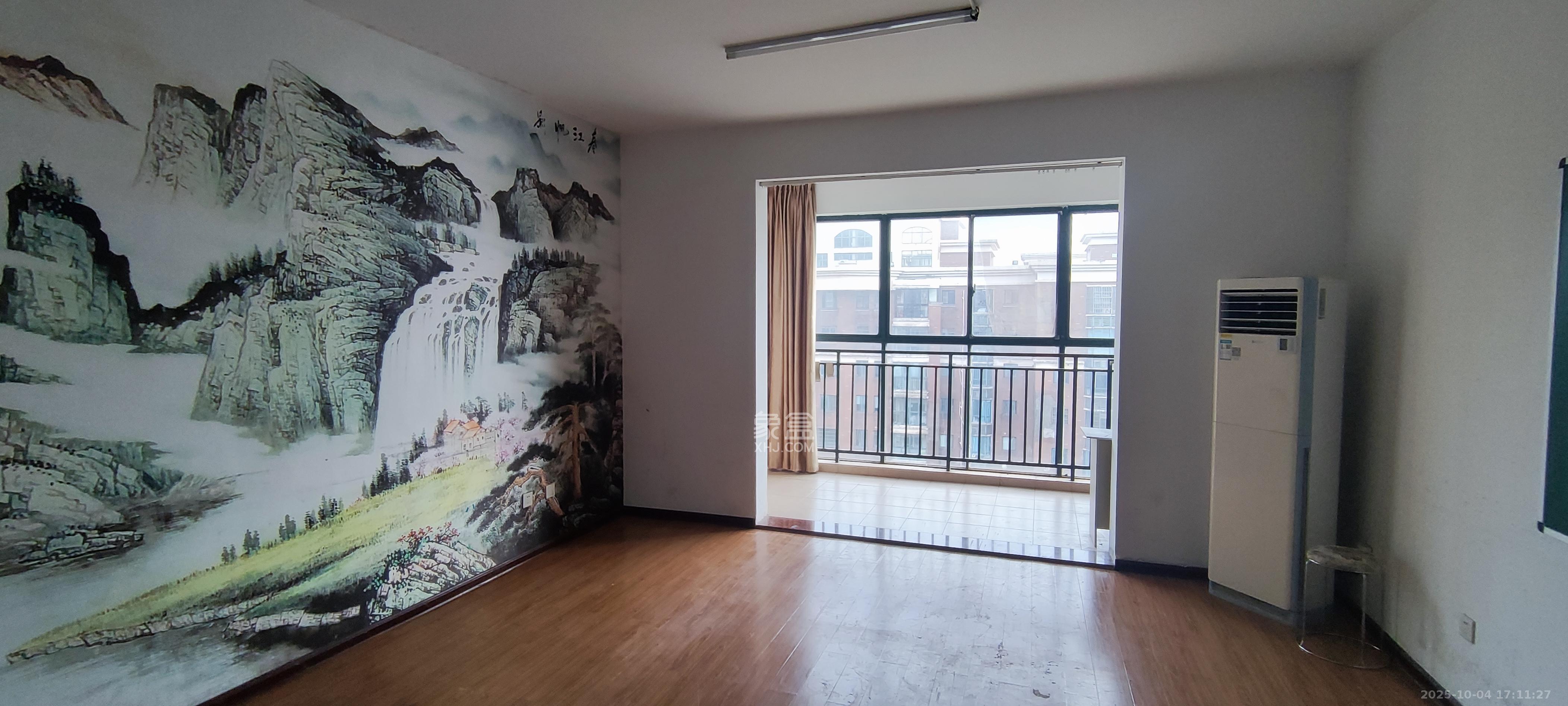 天城湖光山色  4室2厅2卫    2600.0元/月 天城湖光山色  4室2厅2卫    2600.0元/月室内图