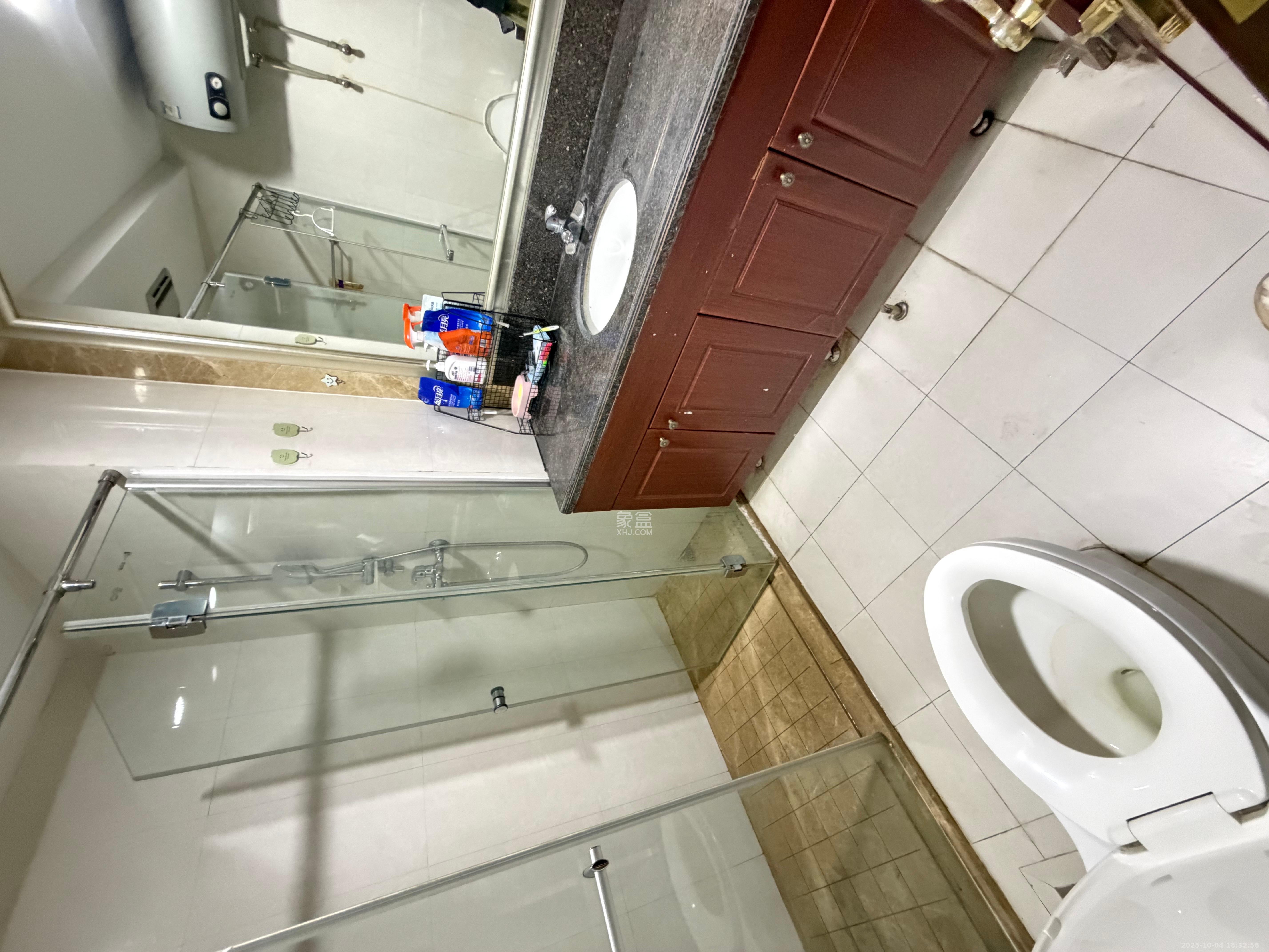 恒大华府 1室2厅1卫 1600.00元/月 恒大华府 1室2厅1卫 1600.00元/月室内图