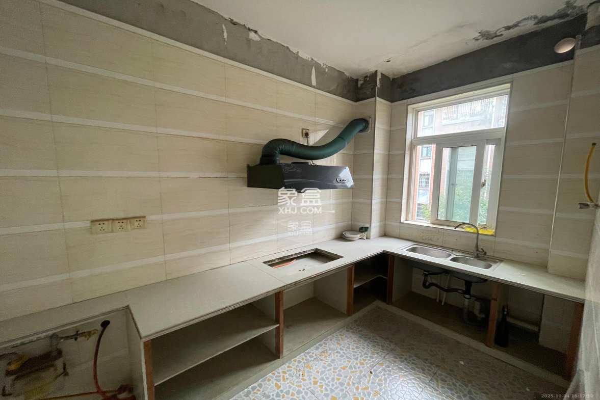 山水湾  1室2厅1卫    1200.0元/月 山水湾  1室2厅1卫    1200.0元/月室内图