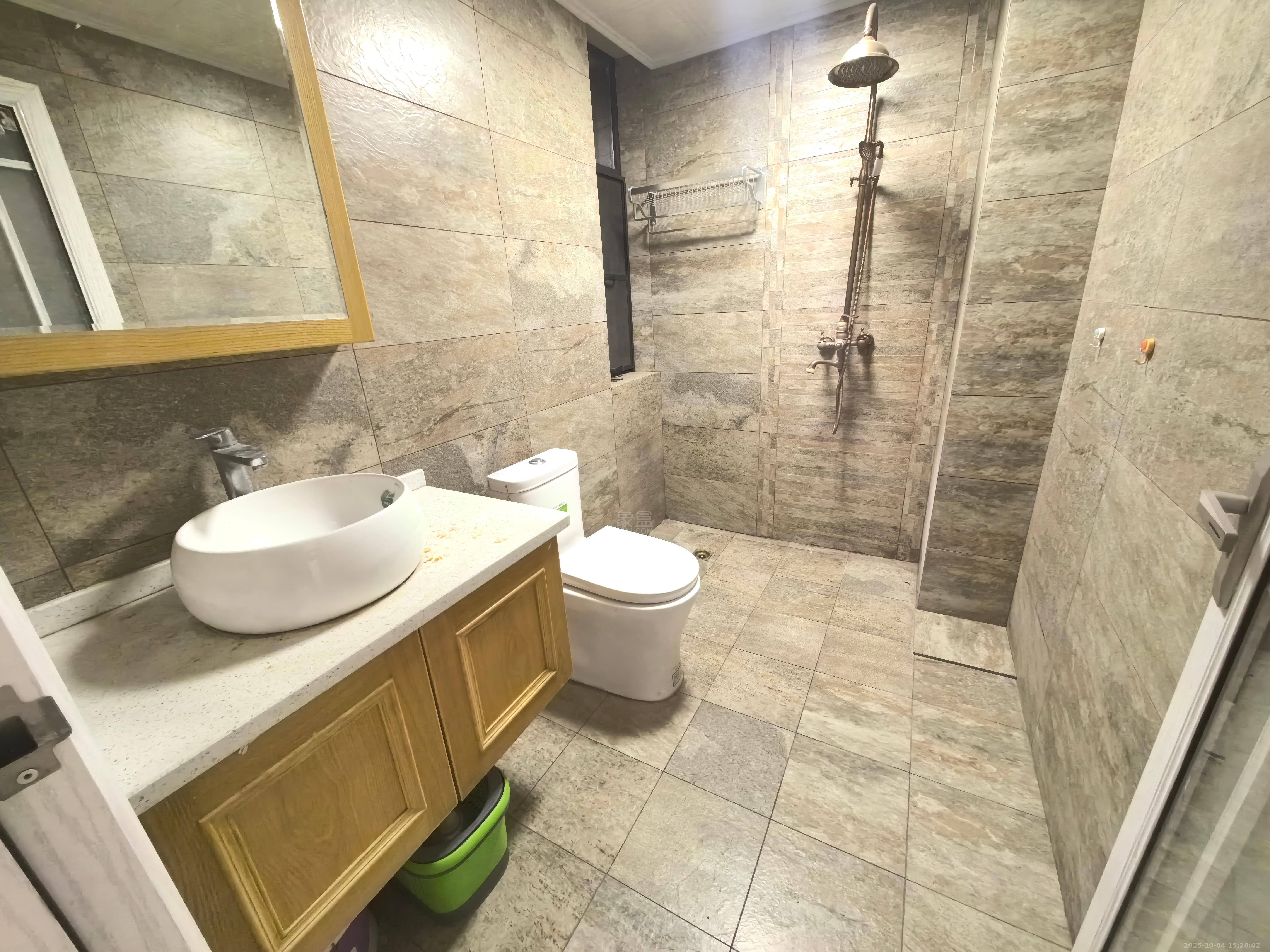 莱茵小镇 3室2厅2卫 1800.0元/月 莱茵小镇 3室2厅2卫 1800.0元/月室内图