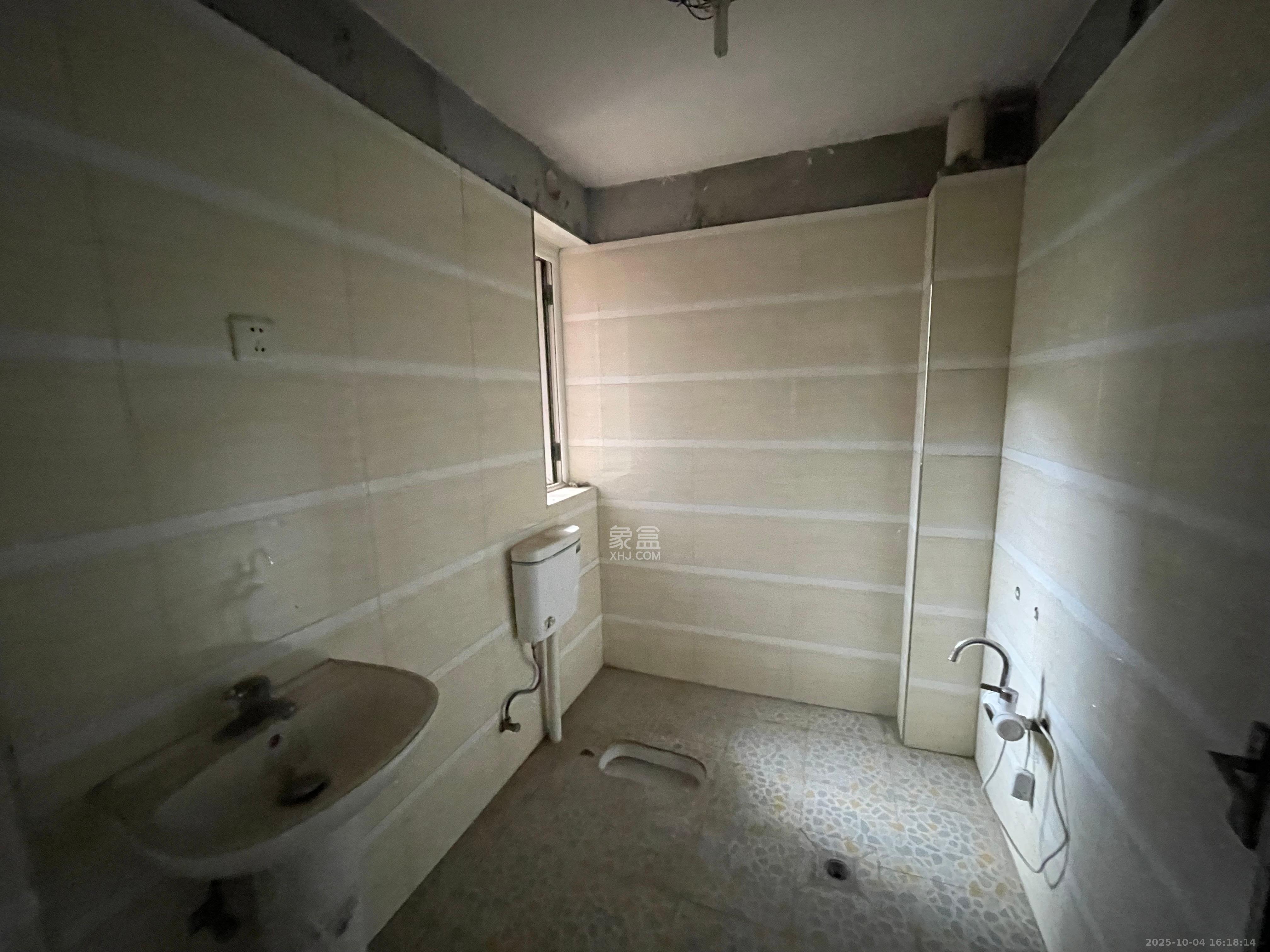 山水湾  1室2厅1卫    1200.0元/月 山水湾  1室2厅1卫    1200.0元/月室内图