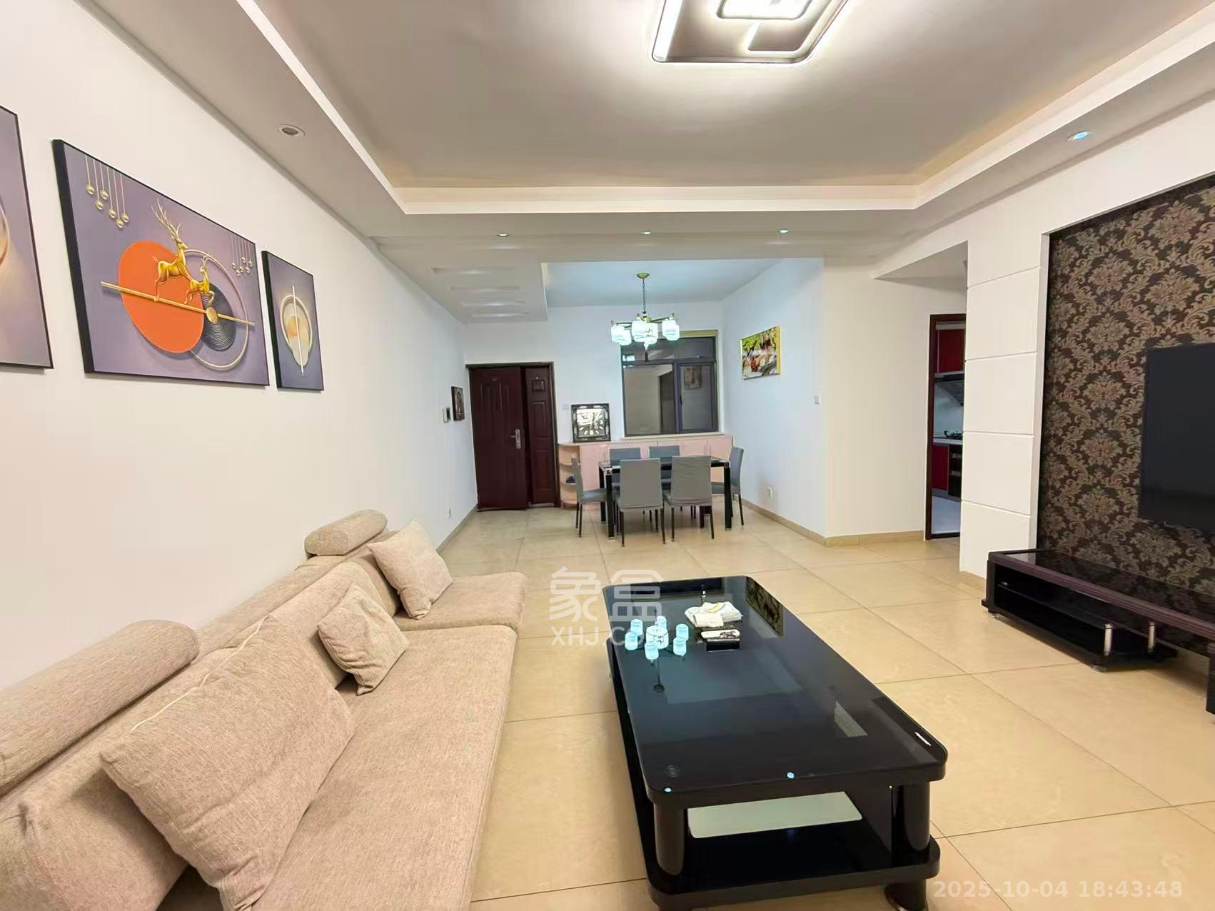 金领家族 3室2厅2卫 2200.0元/月 金领家族 3室2厅2卫 2200.0元/月室内图