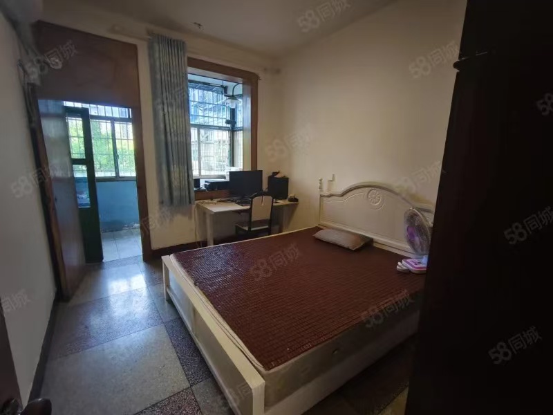 自来水公司家属楼(春檀路) 2室1厅1卫 32.0万 自来水公司家属楼(春檀路) 2室1厅1卫 32.0万客厅