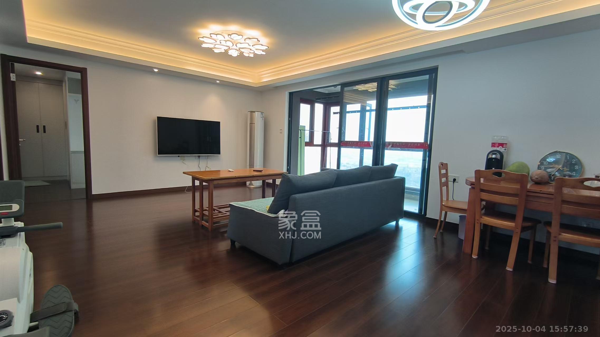 万科魅力之城  4室2厅2卫    3000.0元/月室内图