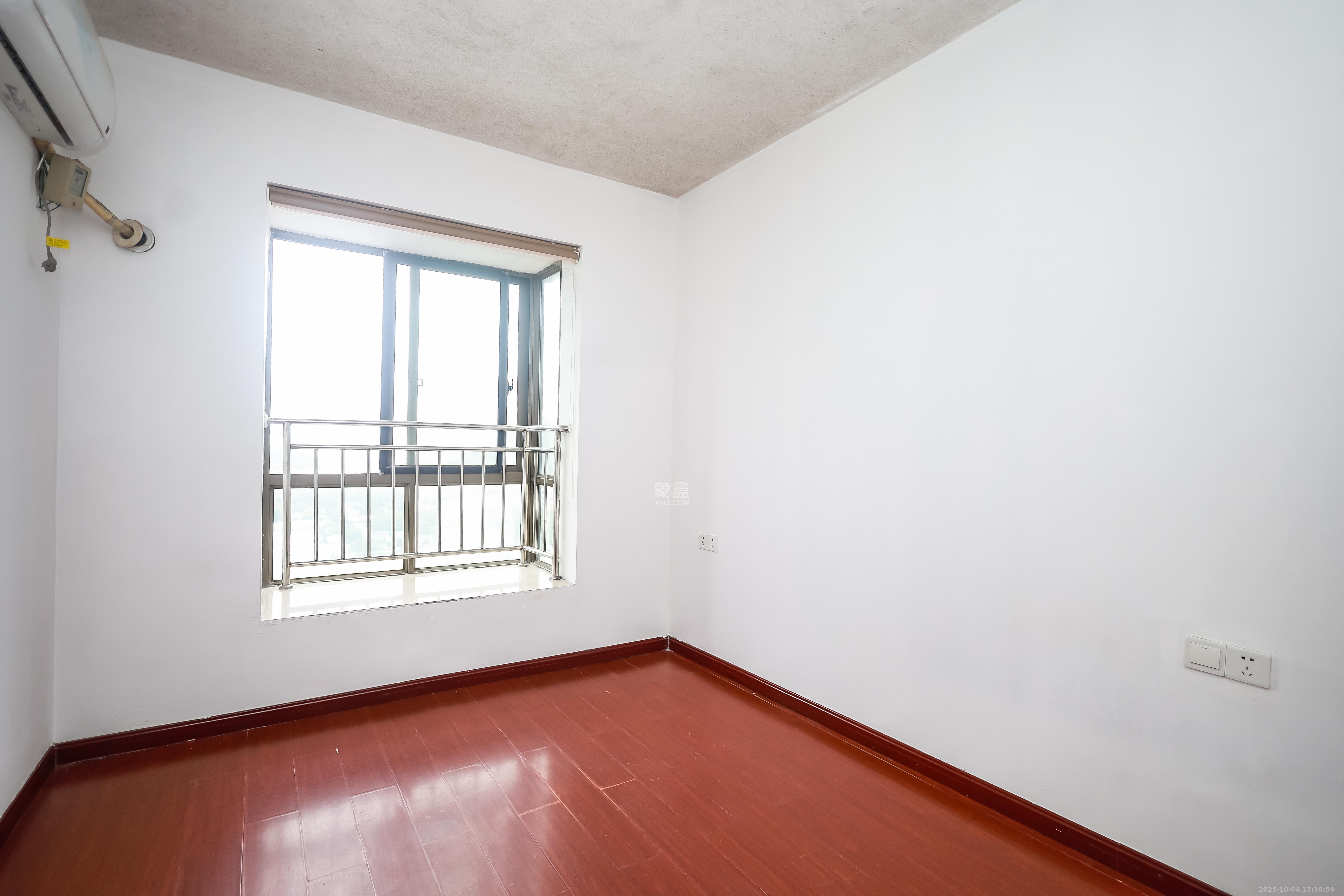 阳光晶城 4室2厅2卫 118.0万 阳光晶城 4室2厅2卫 118.0万卧室