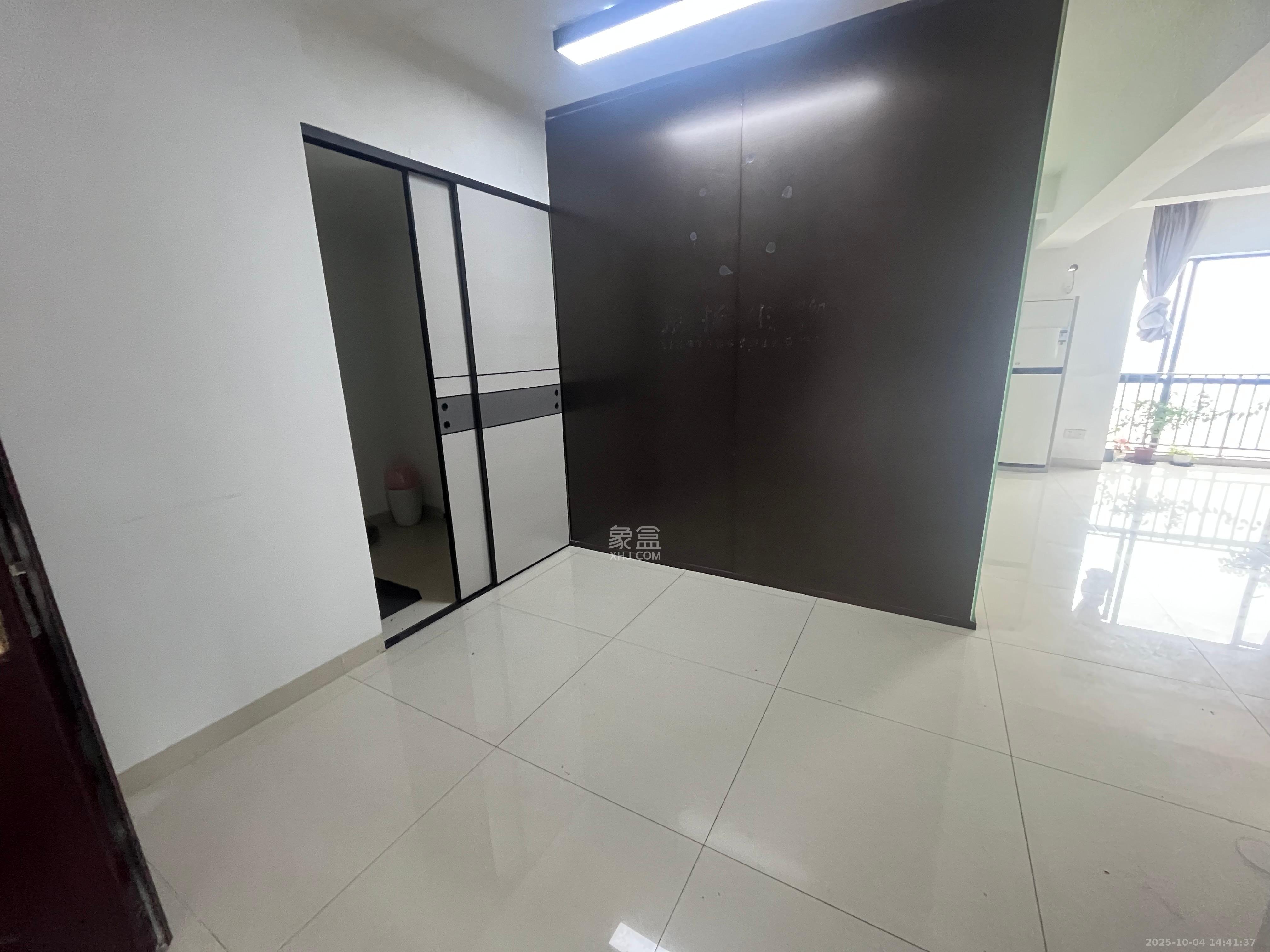 锦泰东环国际 1室1厅1卫 3500.0元/月 锦泰东环国际 1室1厅1卫 3500.0元/月室内图