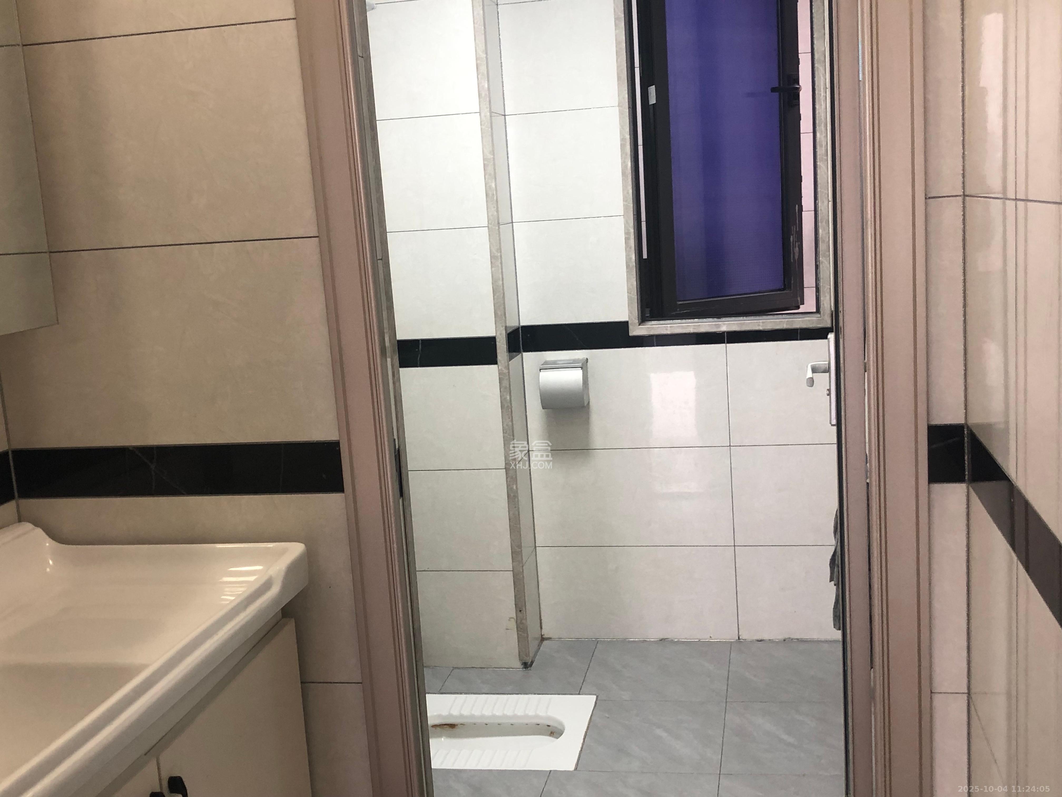 新新花园  3室2厅1卫    2500.0元/月室内图