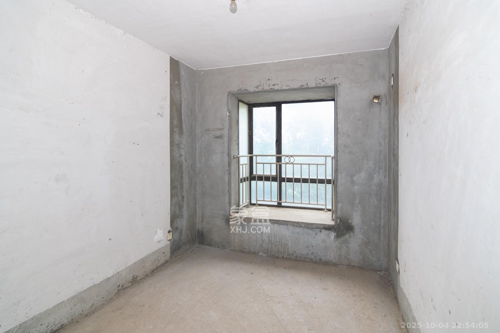 中鼎江岸花城  4室2厅2卫    68.0万 中鼎江岸花城  4室2厅2卫    68.0万卧室