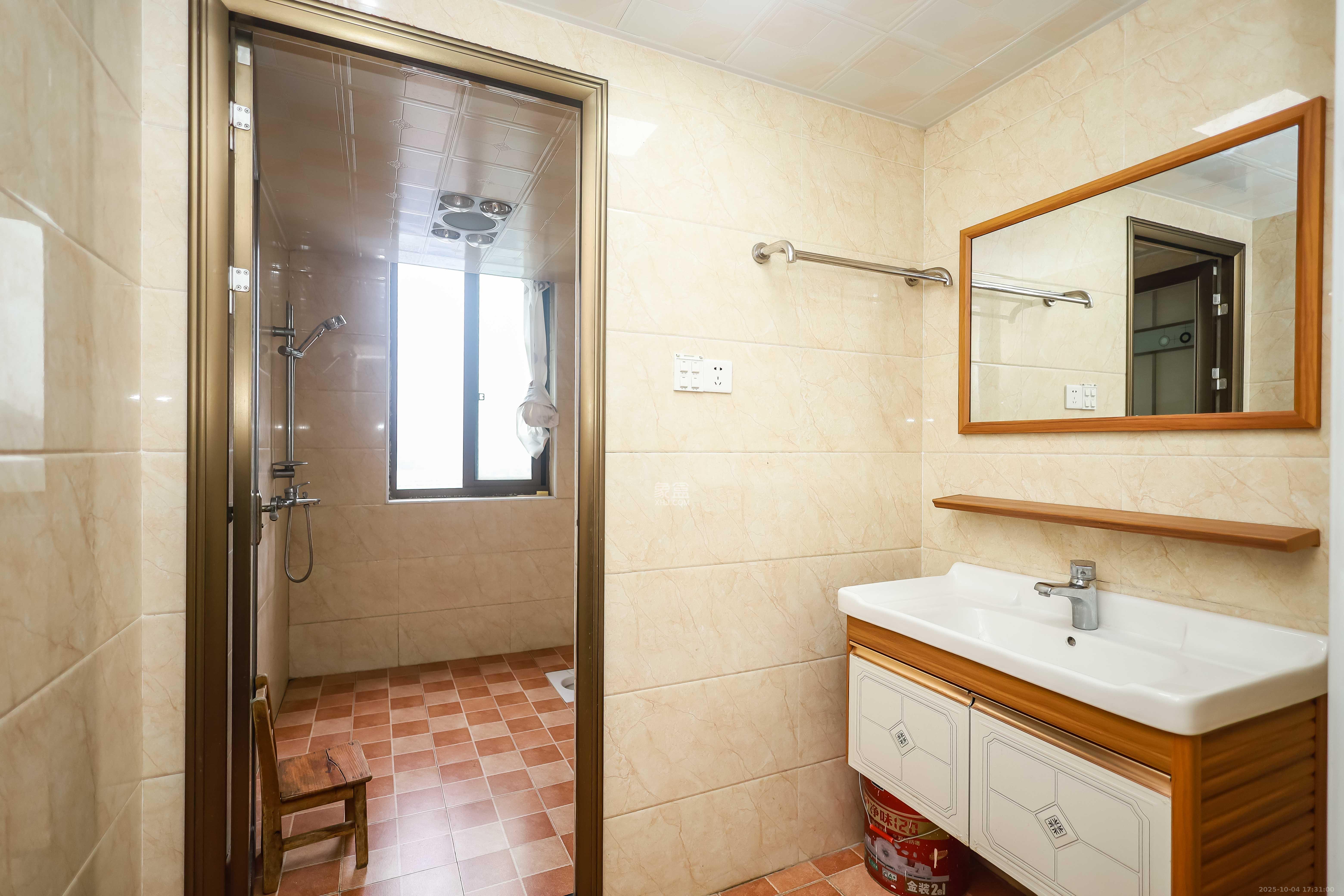 阳光晶城 4室2厅2卫 118.0万 阳光晶城 4室2厅2卫 118.0万卫生间