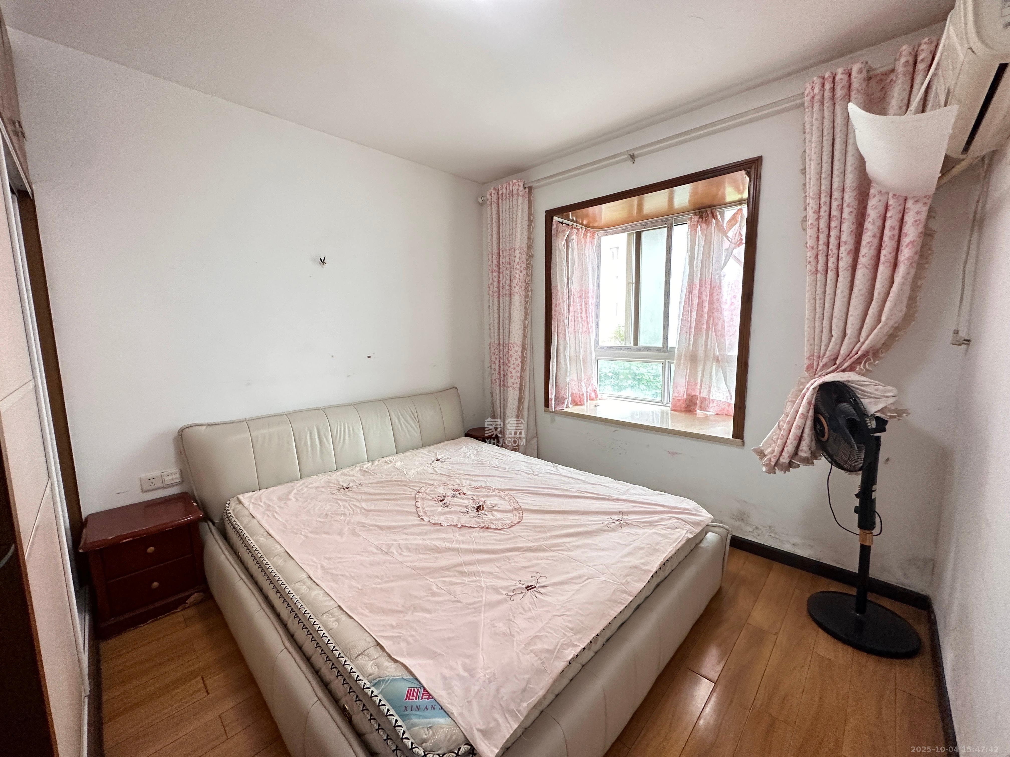 一品东庭  3室2厅1卫    2000.0元/月室内图