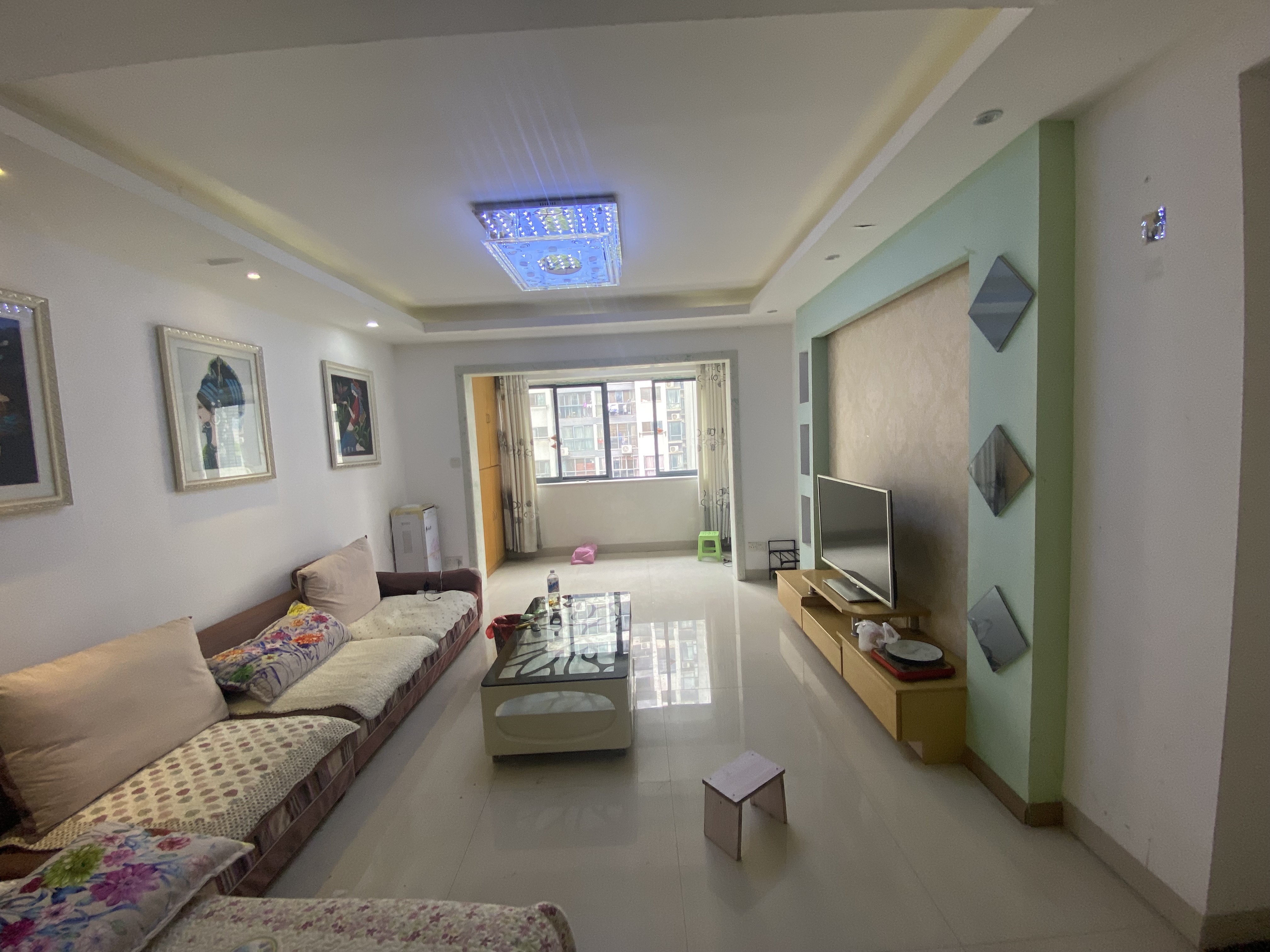 愉景湾东域  1室2厅2卫    1900.0元/月